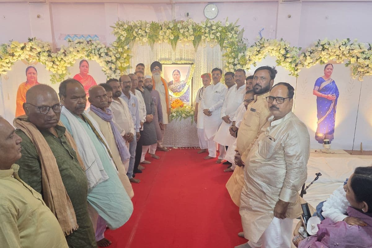 अररिया में कविता खान को श्रद्धांजलि देने उमड़ा जनसैलाब, सर्वधर्म प्रार्थना सभा में गूंजा सद्भाव और एकता का संदेश