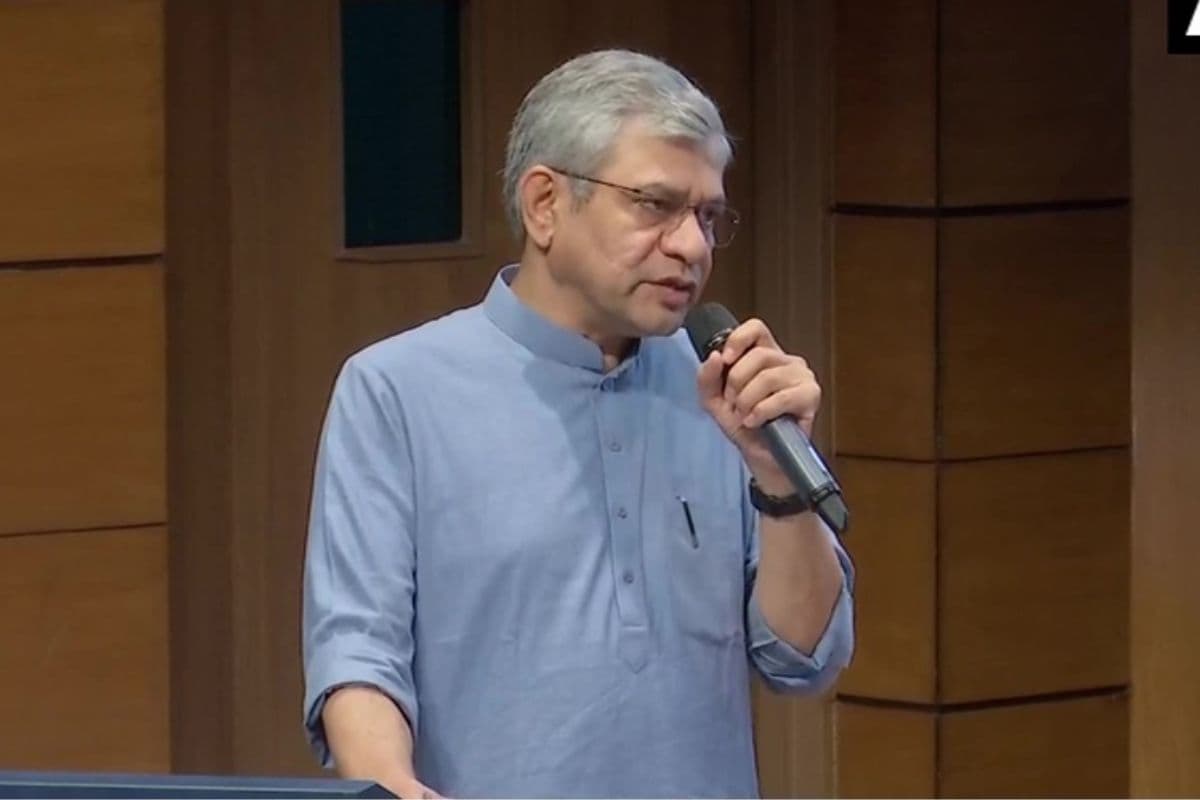 ऊर्जा संकट के बीच हवाई यात्रा को महंगी होने से बचाने के लिए कैबिनेट ने 10,000 करोड़ रुपए की सहायता को मंजूरी दी