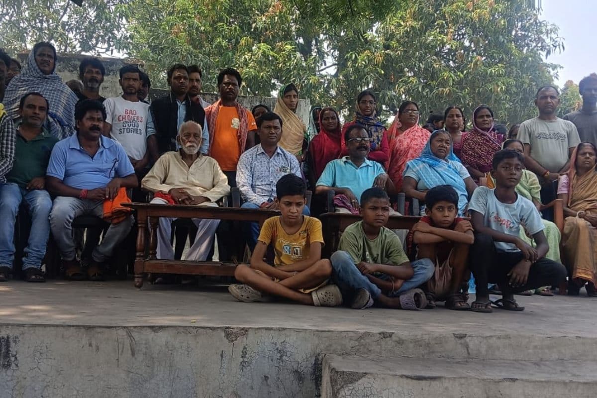 Dhanbad: बीसीसीएल पर पूरे गांव की बिजली काटने का आरोप, ग्रामीणों ने दी आंदोलन की चेतावनी
