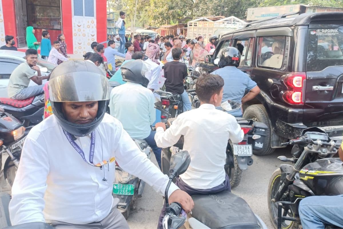 गोपालगंज में अतिक्रमण से कराह रहा मांझा बाजार सड़क और फुटपाथों पर कब्जा