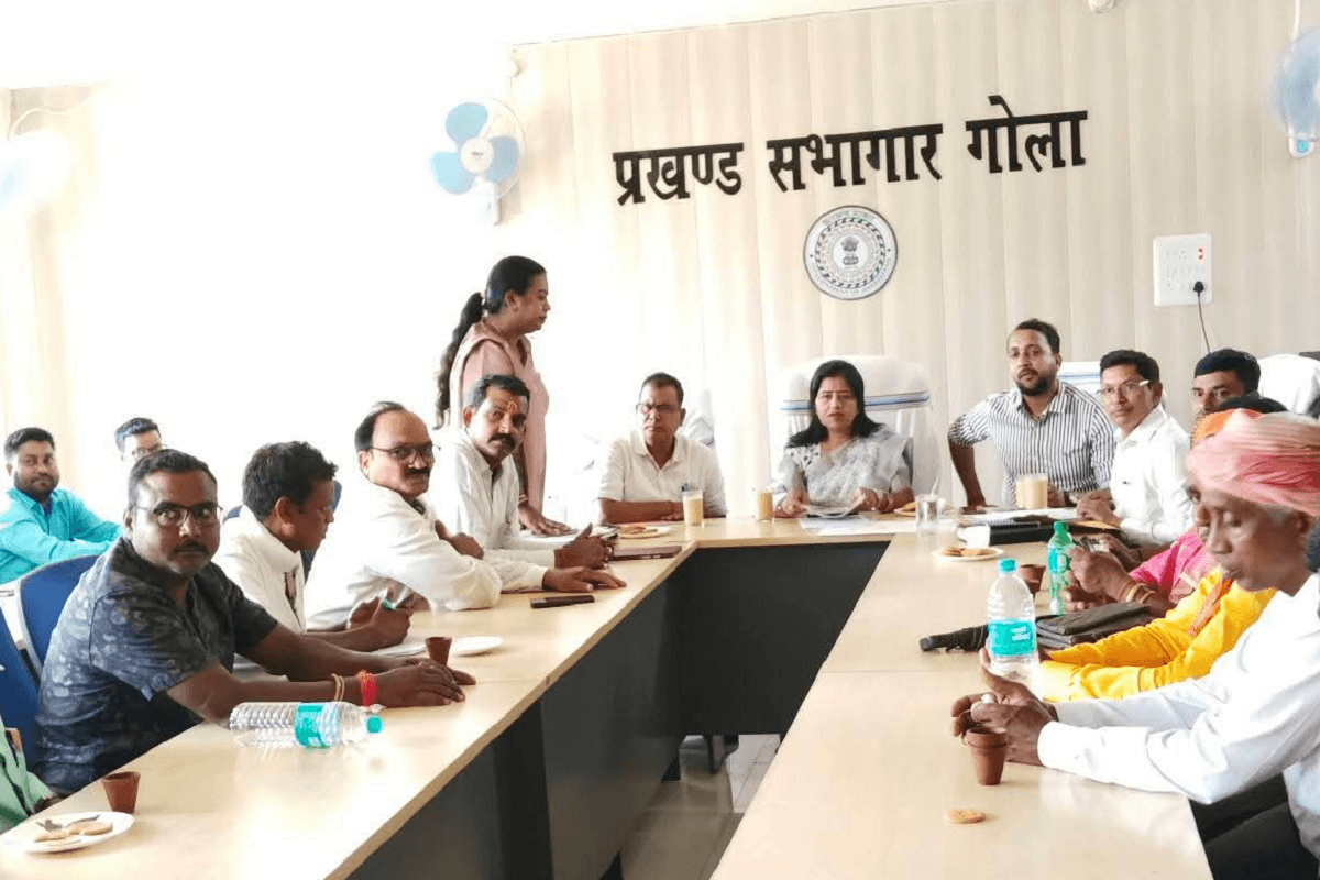 मॉडल मार्केट बनेगा रामगढ़ के गोला का डेली मार्केट, विधायक के साथ बैठक में बनी आम सहमति