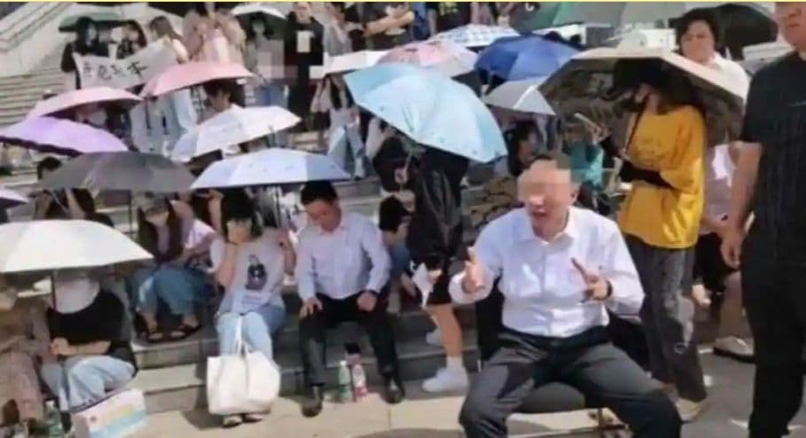 कॉलेज के विलय से नाराज छात्रों ने प्रिंसिपल को बनाया बंधक, पुलिस ने बरसाई लाठियां, कई छात्र घायल, जानें पूरा मामला