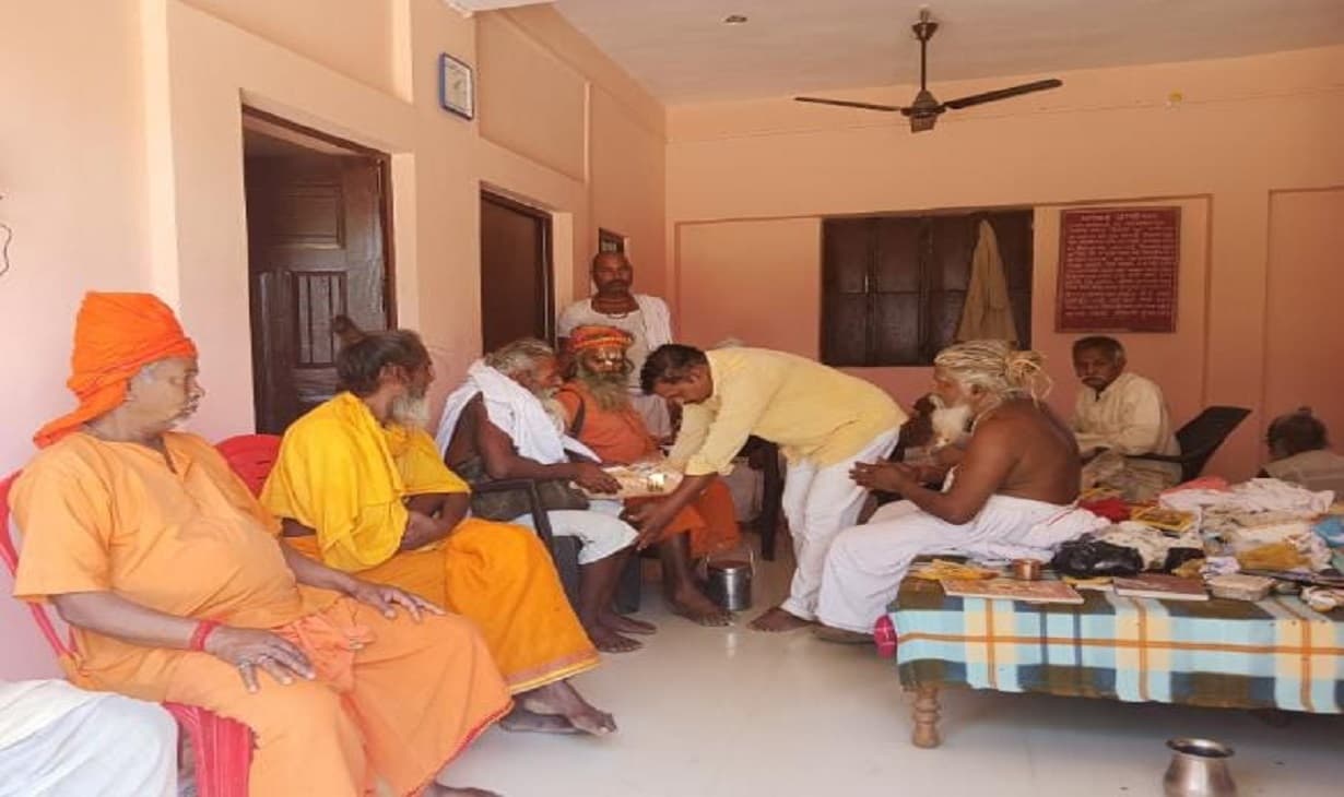 गोरखपुर: राम जानकी मंदिर में हनुमान जयंती पर किया गया पूजा अर्चन, विशाल भंडारे का हुआ आयोजन