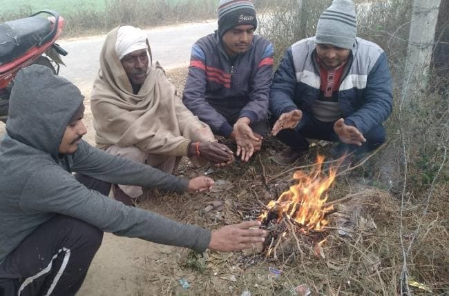 UP Weather: बारिश के बाद सर्द हवाओं ने बढ़ाई गलन, आगे और सताएगी सर्दी, जानें- कैसा रहेगा आज का मौसम UP Weather: बारिश के बाद सर्द हवाओं ने बढ़ाई गलन, आगे और सताएगी सर्दी, जानें- कैसा रहेगा आज का मौसम