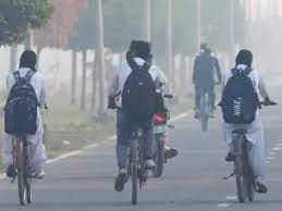 शीतलहर के कारण लखनऊ के 12वीं तक के स्कूलों में 4 से 7 जनवरी तक अवकाश, हाथरस में भी छुट्टी घोषित…
