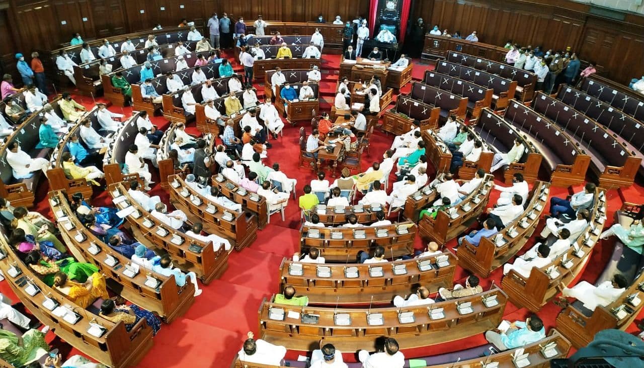 विधानसभा में हंगामा जारी, हिंसा के मुद्दे पर BJP और TMC भिड़े, शुभेंदु के नेतृत्व में विधायकों का वॉकआउट