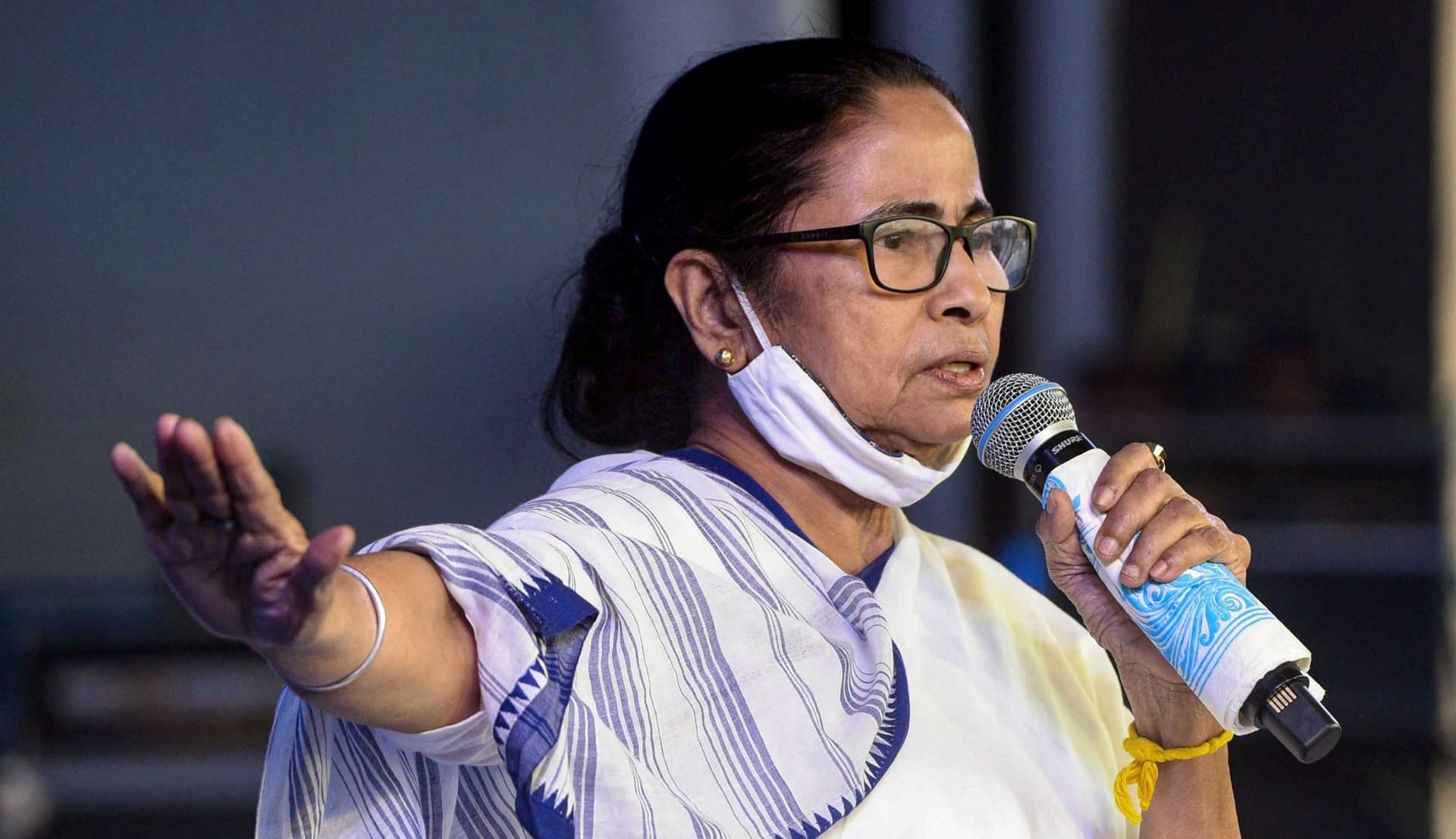 जनता को छलने वाला किसान विरोधी, जन विरोधी और देश विरोधी बजट : ममता बनर्जी