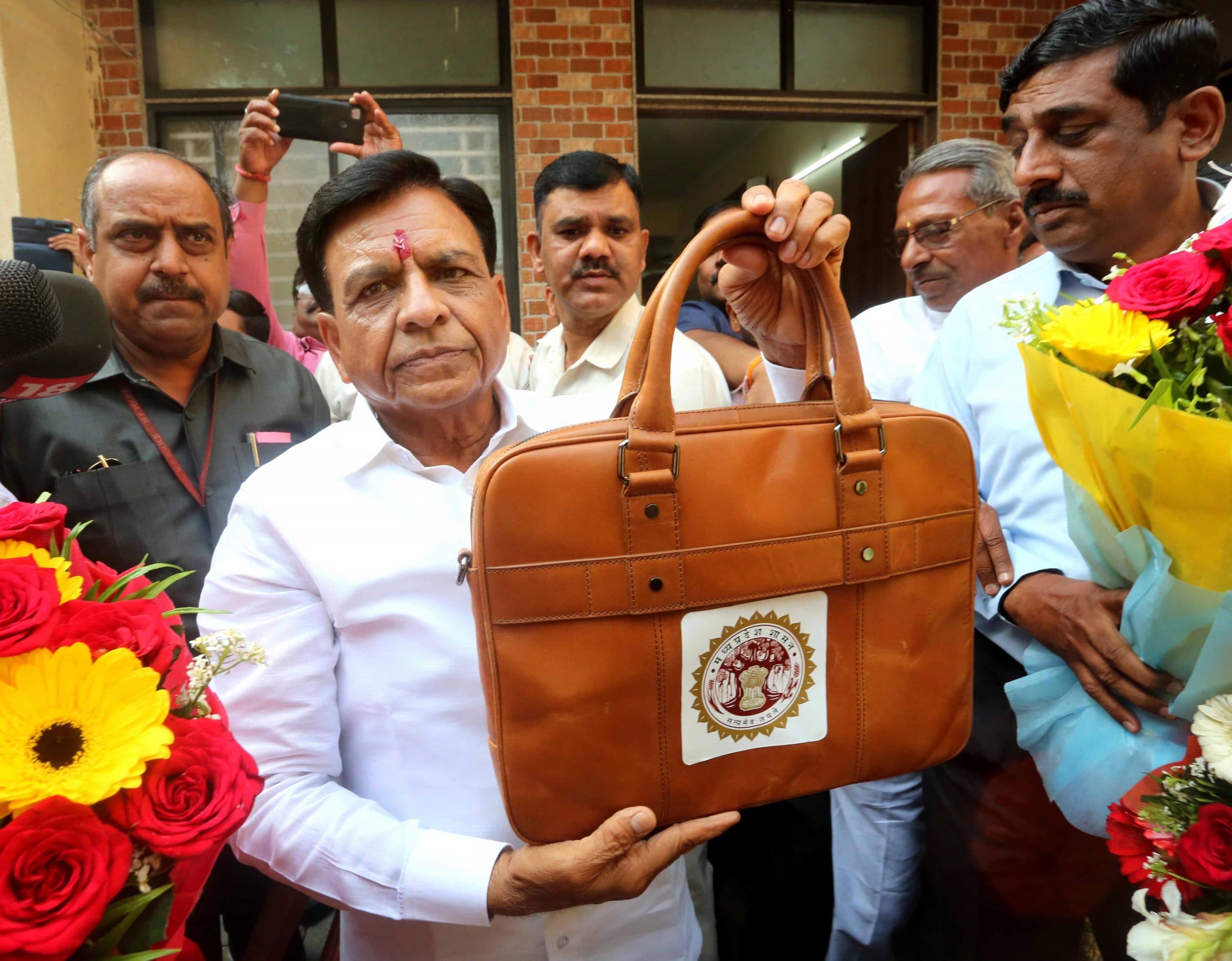 MP Budget 2023 : 'युवाओं को रोजगार, नशे पर वार', शिवराज ने महिलाओं के लिए भी खोला खजाना