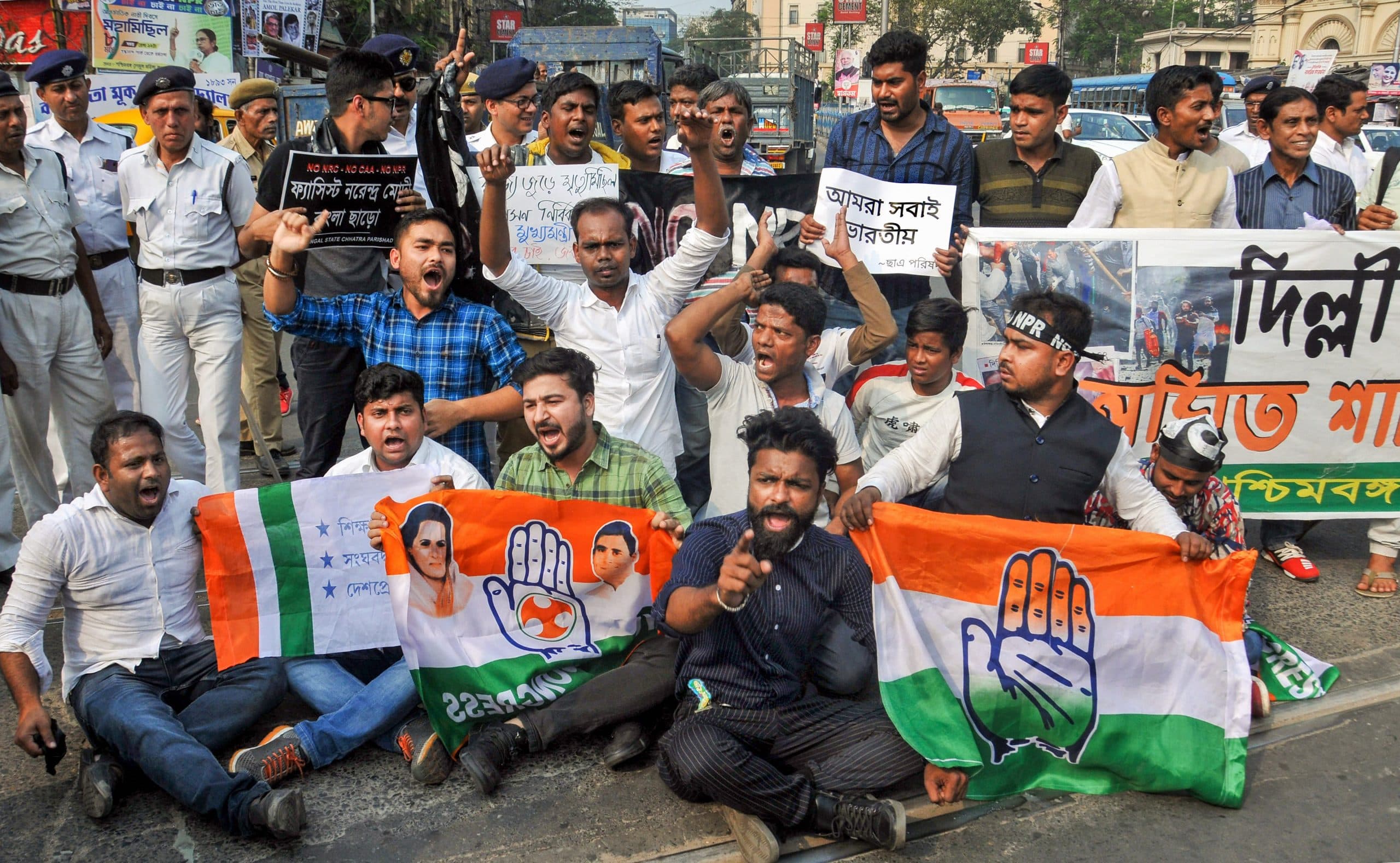 अमित शाह के दौरे के खिलाफ कांग्रेस, माकपा ने कोलकाता में कीं रैलियां