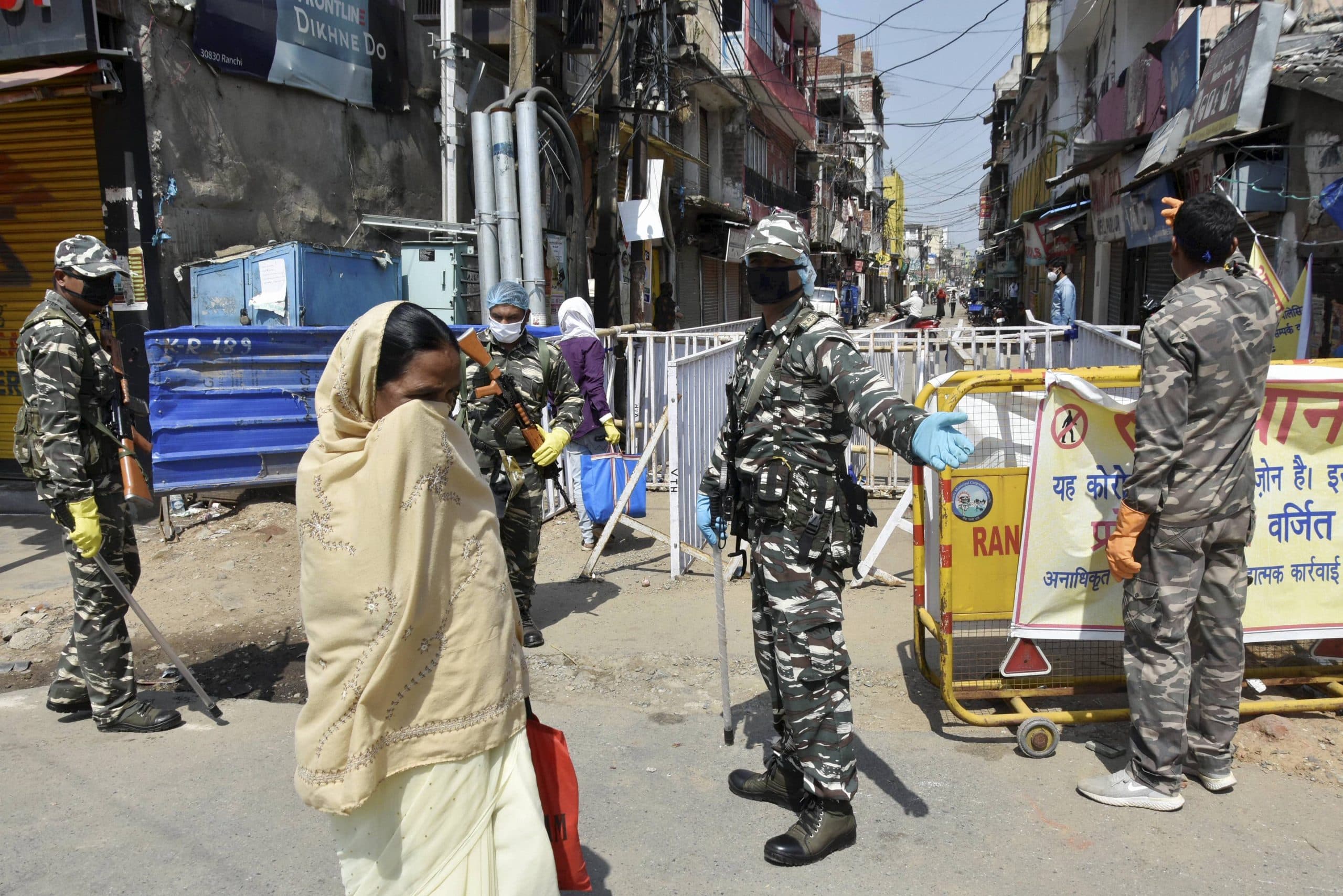 Lockdown 3.0 : मोदी सरकार ने दो हफ्ते और बढ़ा दिया लॉकडाउन, जानें अब क्या खुलेगा क्या नहीं