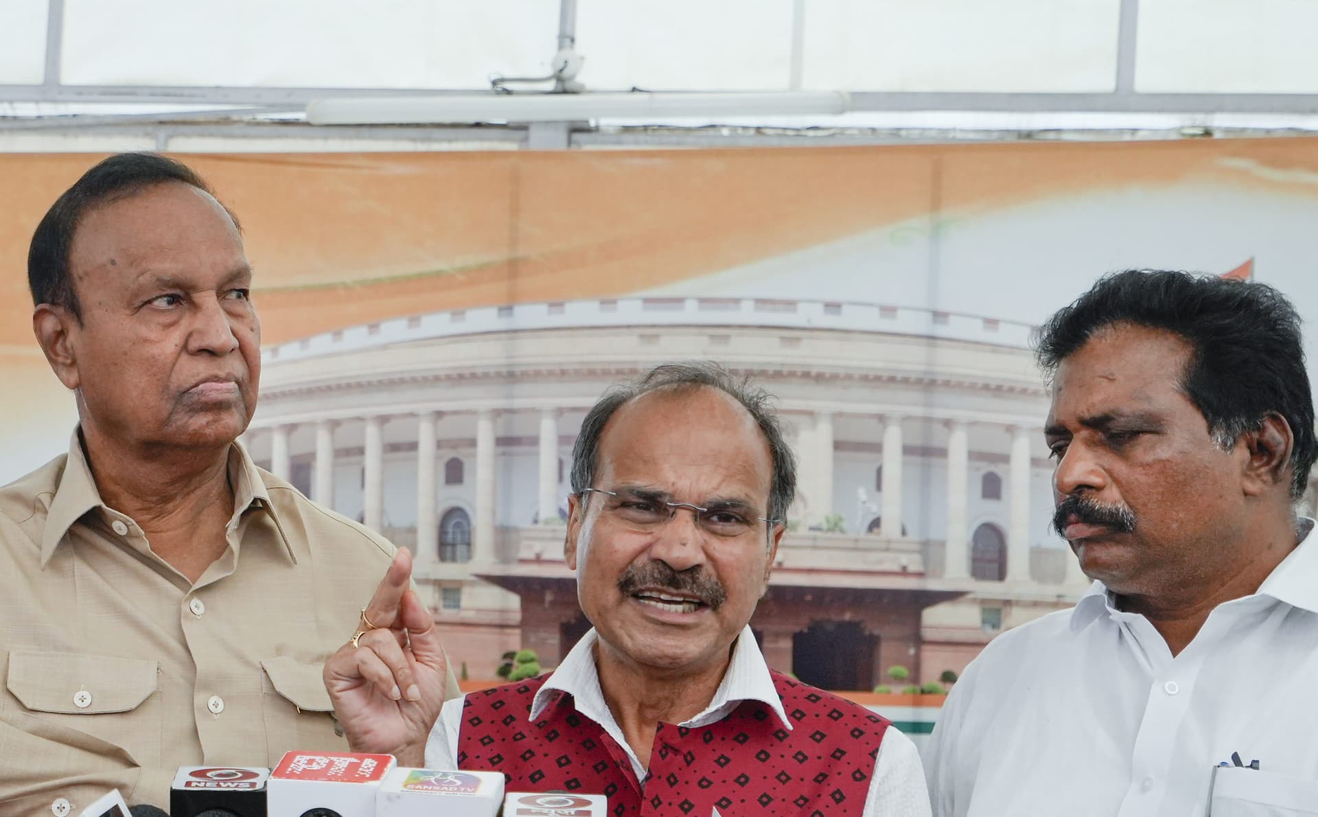 राहुल गांधी की क्या गलती थी जो वे माफी मांगेंगे? मोदी सरनेम मामले पर भड़के अधीर रंजन चौधरी