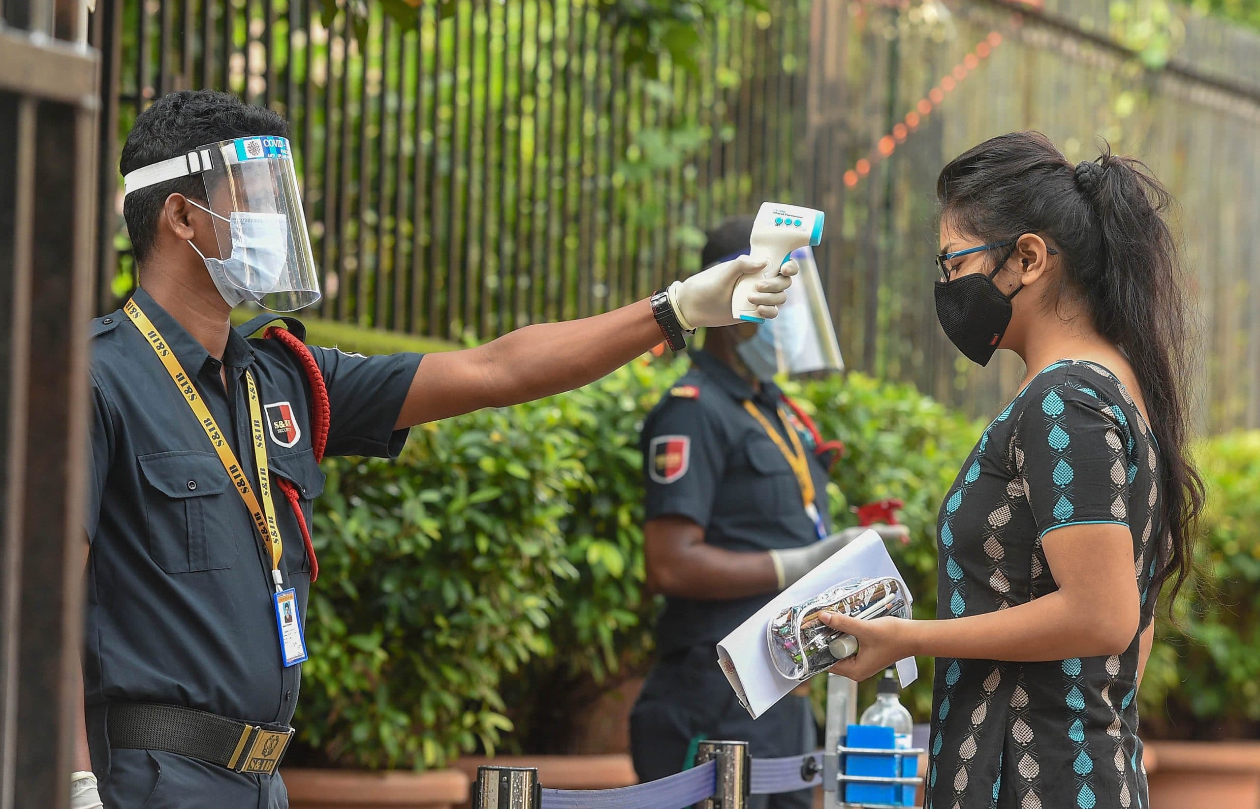 बंगाल में फिर बढ़ा कोरोना का ग्राफ, 24 घंटे में मिले 3042 संक्रमित, डॉक्टर समेत 58 लोगों की मौत