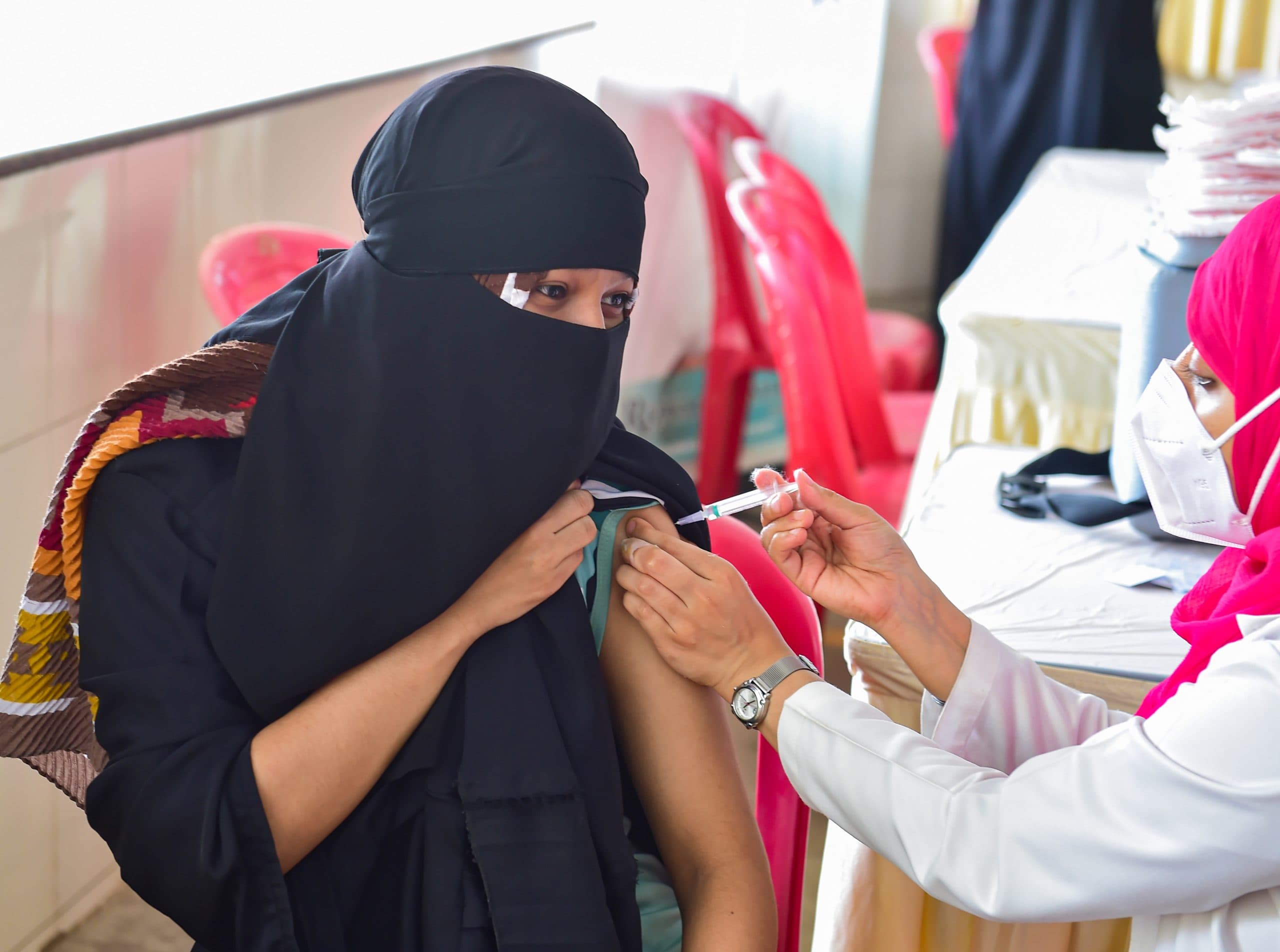 Corona Vaccine News : कोरोना का डर खत्म ? बेकार हो जाएंगी कोवैक्सीन की पांच करोड़ खुराक