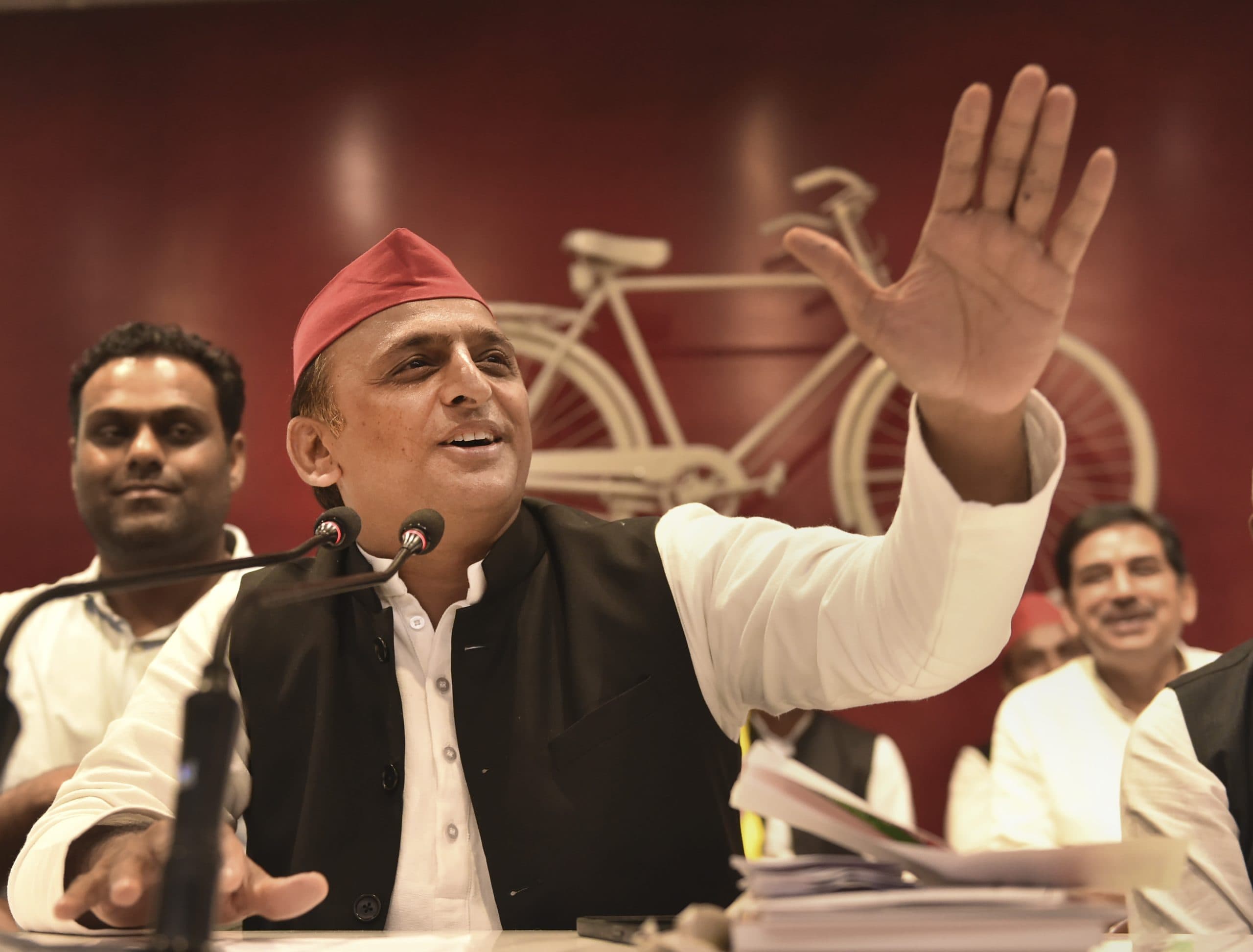 लखीमपुर पर विरोध के बाद क्रेडिट लूटने की होड़, अखिलेश बोले- ‘प्रियंका हिरासत में हमारा संघर्ष नहीं देख सकीं’