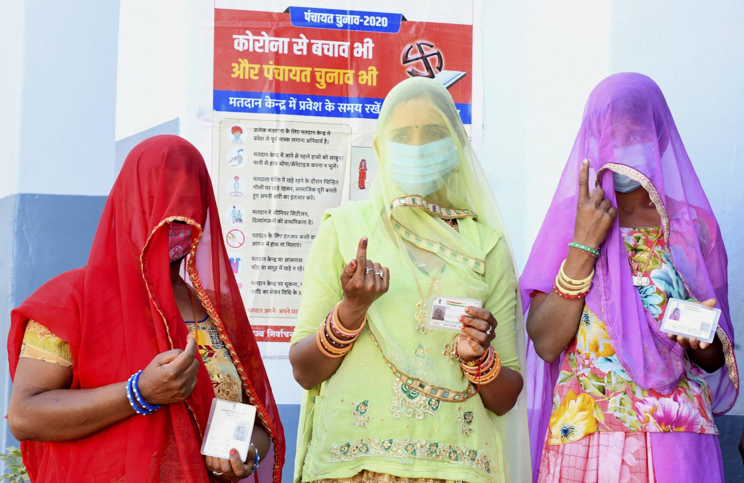 गांव-घर से लेकर शहर, UP में पंचायत चुनावों की चर्चा जोरों पर, संभावित कैंडिडेट्स के बीच जारी पोस्टर वार