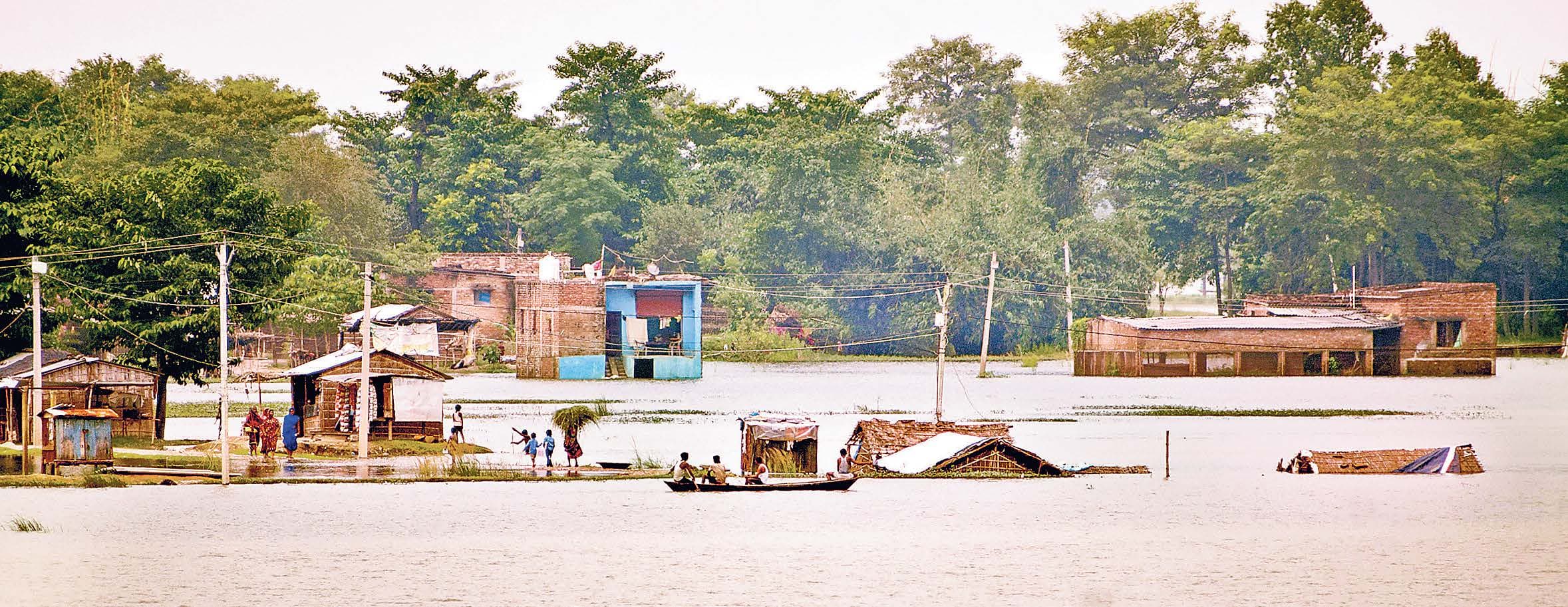 बूढ़ी गंडक खतरे के निशान से सिर्फ आठ सेमी नीचे, लखनदेई, मनुषमारा और बाया नदी में भी बढ़ोतरी