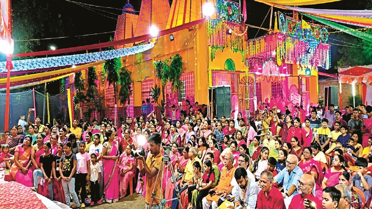 Durga Puja: बेतिया में आज खुलेगा मां का पट, जयघोष से गूंजेंगे शहर व गांव, जानें कहां-कहां हो रहा है पूजा