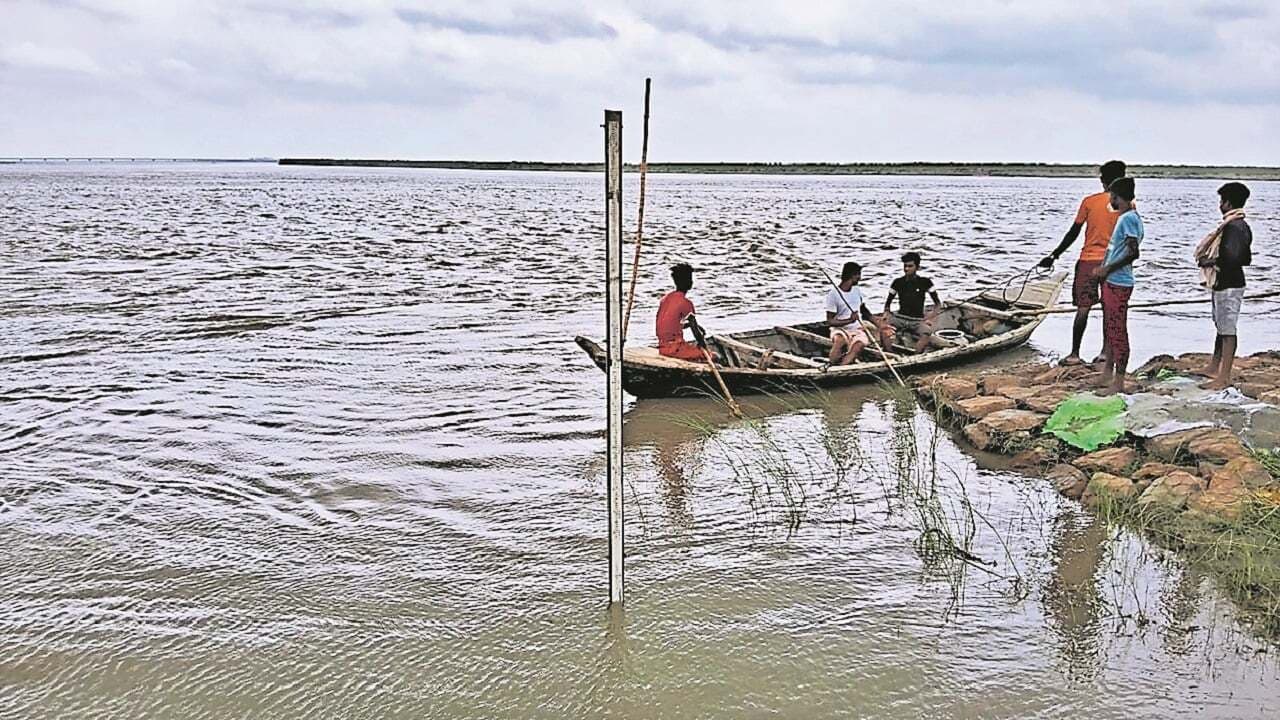 EXPLAINER: बिहार में कई प्रमुख नदियों ने खतरे के निशान को किया पार, बाढ़ की दहशत, जानें बचाव की क्या है तैयारी