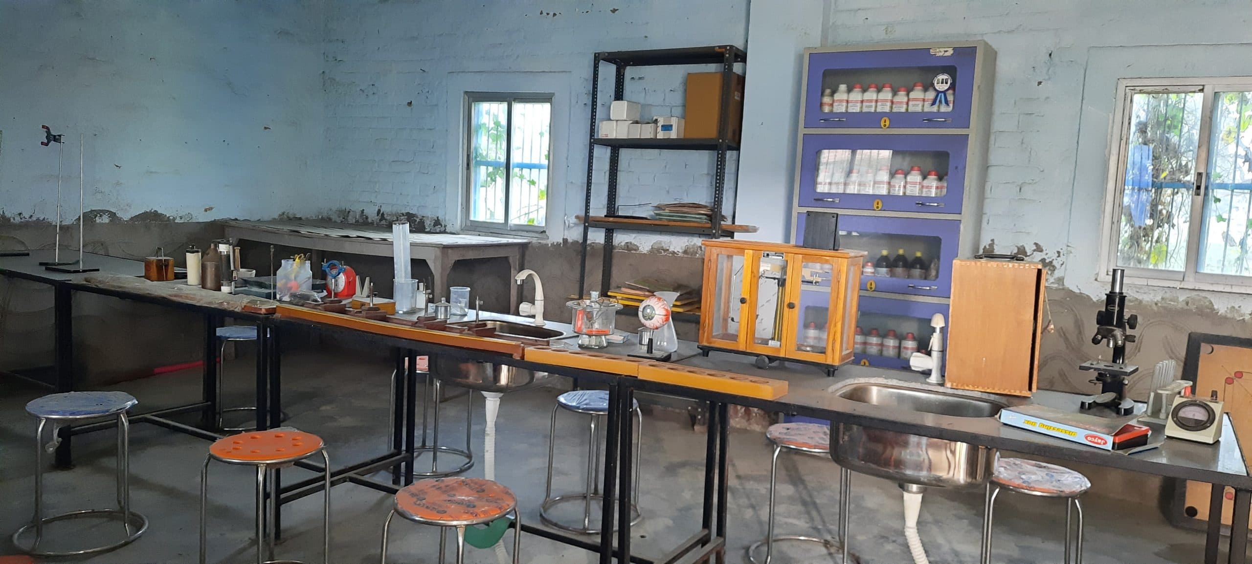 प्रभात खबर एक्सक्लूसिव: वित्तरहित स्कूलों के लिए नजीर है चकिया हाईस्कूल, देखने के लिए आते हैं लोग