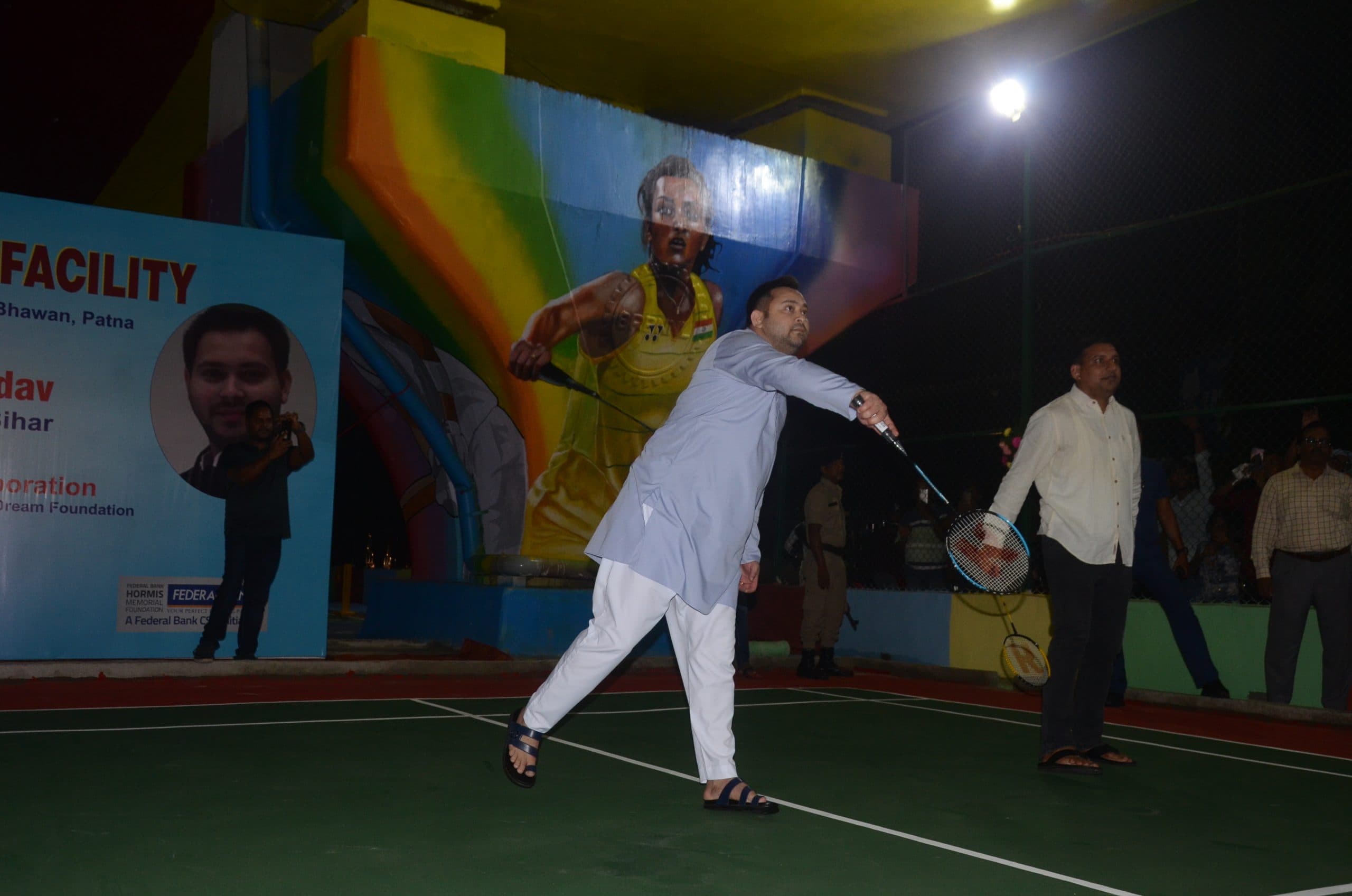 PHOTOS: तेजस्वी यादव ने पटना में पुल के नीचे बने बैडमिंटन कोर्ट का किया उद्घाटन, कहा- खेल पर फोकस करें बच्चे