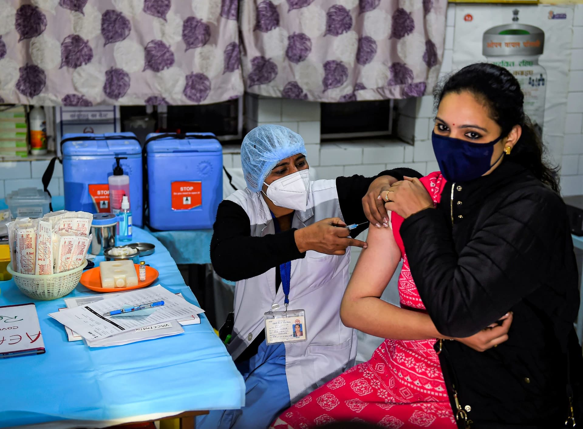 Corona Vaccine: पटना में गहराने लगा कोरोना का संकट तो एक दिन में ही 20 हजार से ज्यादा लोगों ने ली वैक्सीन, टूटा पिछला सारा रिकॉर्ड