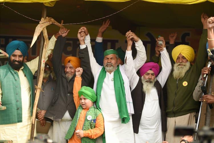 Kisan Andolan News : राकेश टिकैत ने मोदी सरकार को गद्दी से उतार देने की धमकी दी