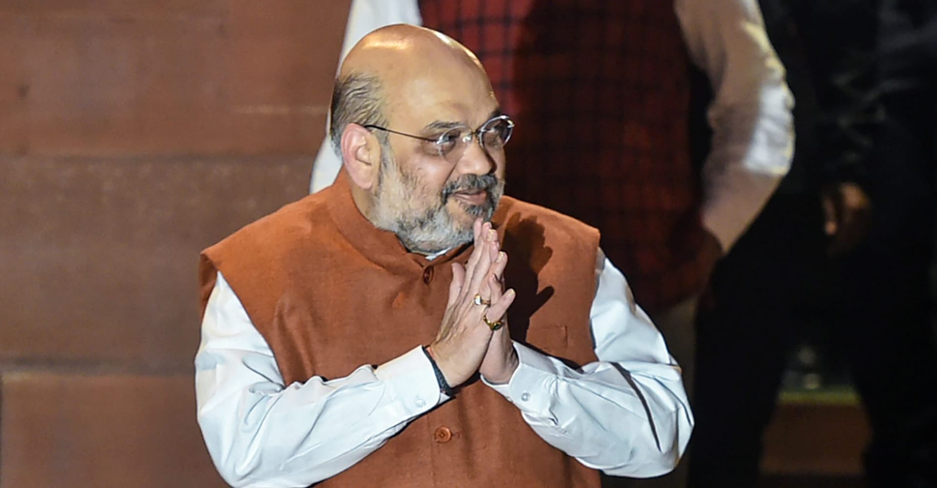 बंगाल में चुनाव से पहले अमित शाह के पोस्टर फाड़े, भाजपा ने किया प्रदर्शन, कार्रवाई की मांग