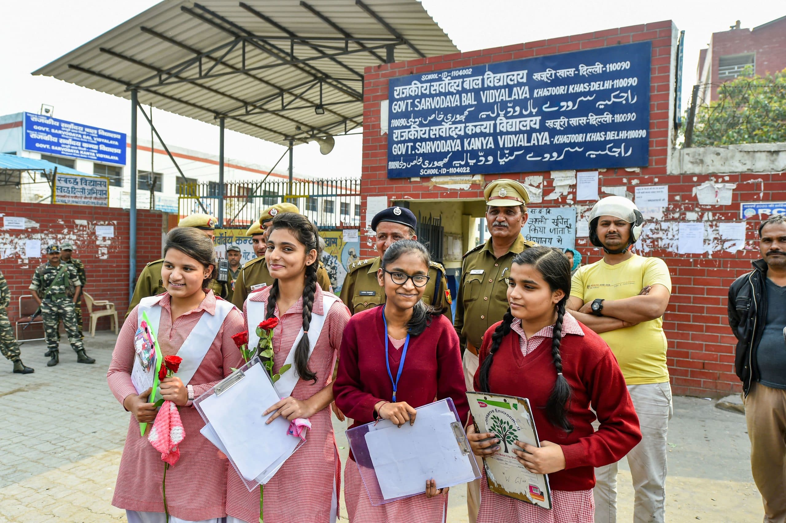 दिल्‍ली हिंसा : कड़ी सुरक्षा के बीच विद्यार्थियों ने दी बोर्ड परीक्षा, पुलिस ने अफवाह फैलाने वालों पर की कार्रवाई