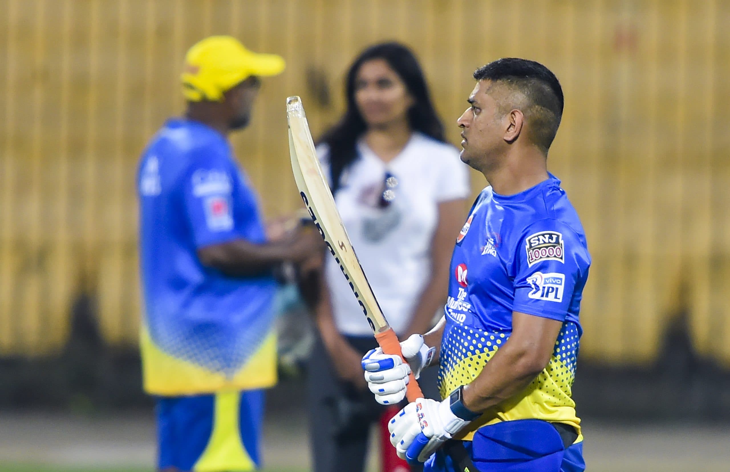 महेंद्र सिंह धौनी की वापसी, वर्ल्‍ड कप के बाद हाथ में थामा बल्‍ला, ‘धौनी-धौनी' के नारों से गूंजा स्‍टेडियम