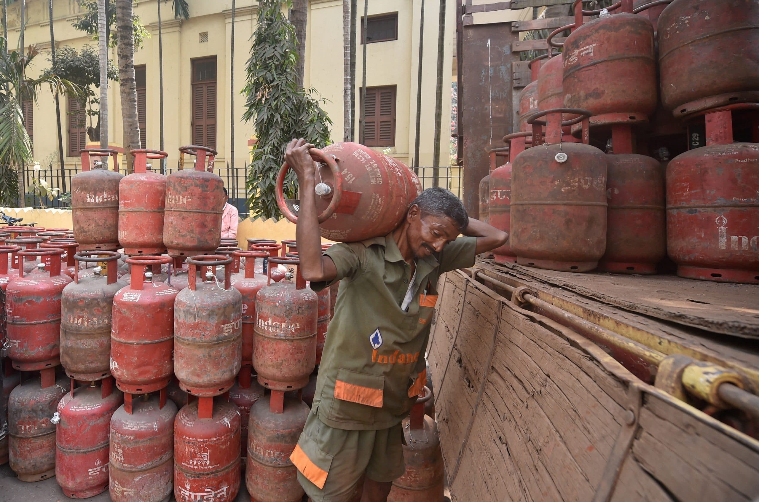 LPG Updates : आम आदमी को बड़ी राहत, बदला रसोई गैस का ये नियम, ऐसे चेक करें अपने गैस की सब्सिडी