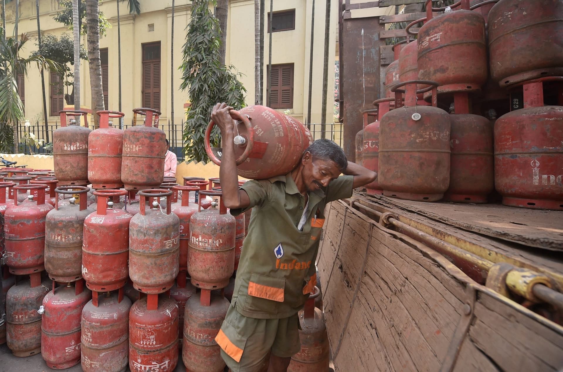 LPG subsidy updates: बढ़ेगी रसोई गैस की कीमत ? सब्सिडी को लेकर जान लें ये बात