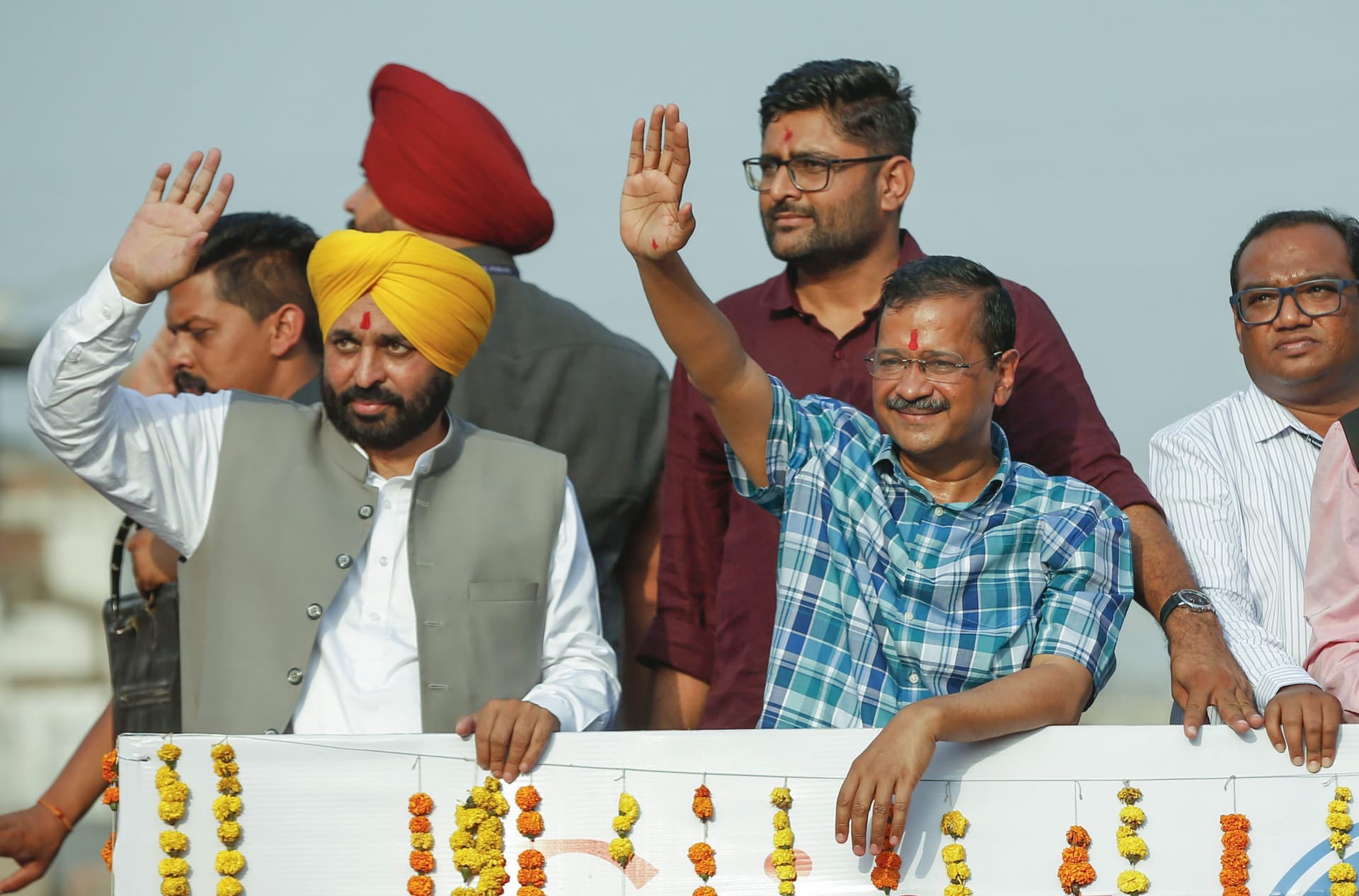 अरविंद केजरीवाल के गुजरात छोड़ते ही भागने लगे ‘आप’ नेता, थामा भाजपा का दामन