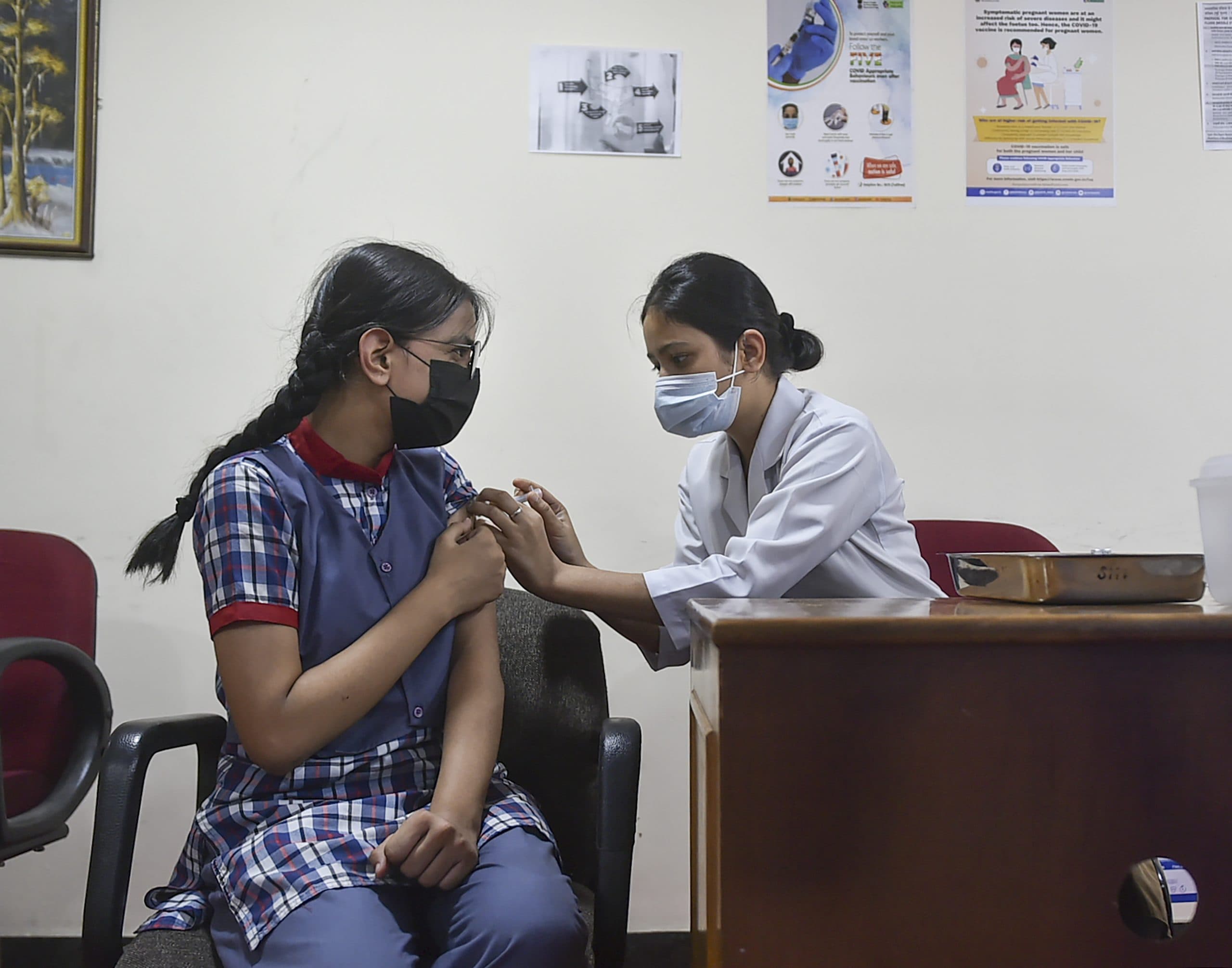 देश में कोरोना के फिर तीन हजार से अधिक मामले, नेशनल लॉ यूनिवर्सिटी के 60 छात्र कोरोना पॉजिटिव, मचा हड़कंप