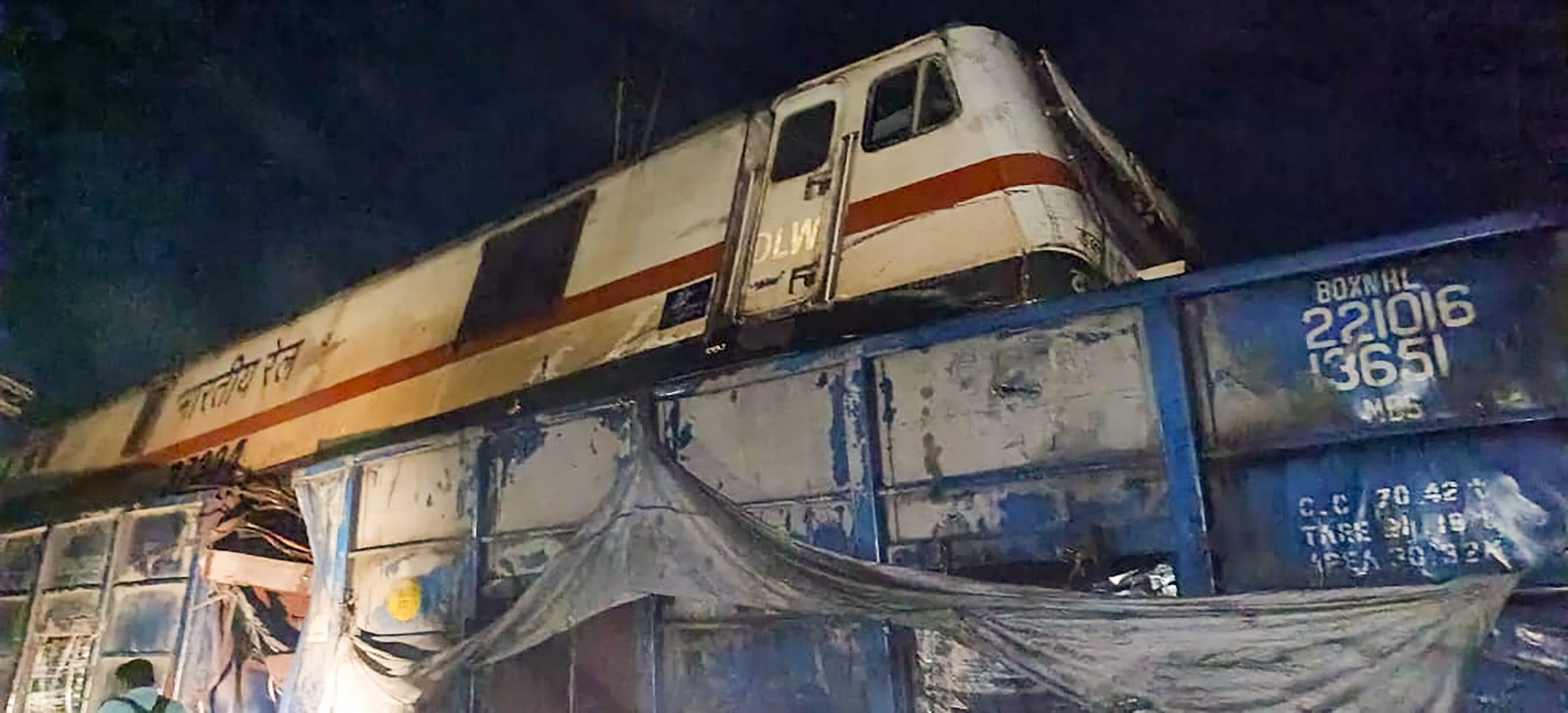 Coromandel Express Accident: खून से सनी पटरी, मची चीख-पुकार