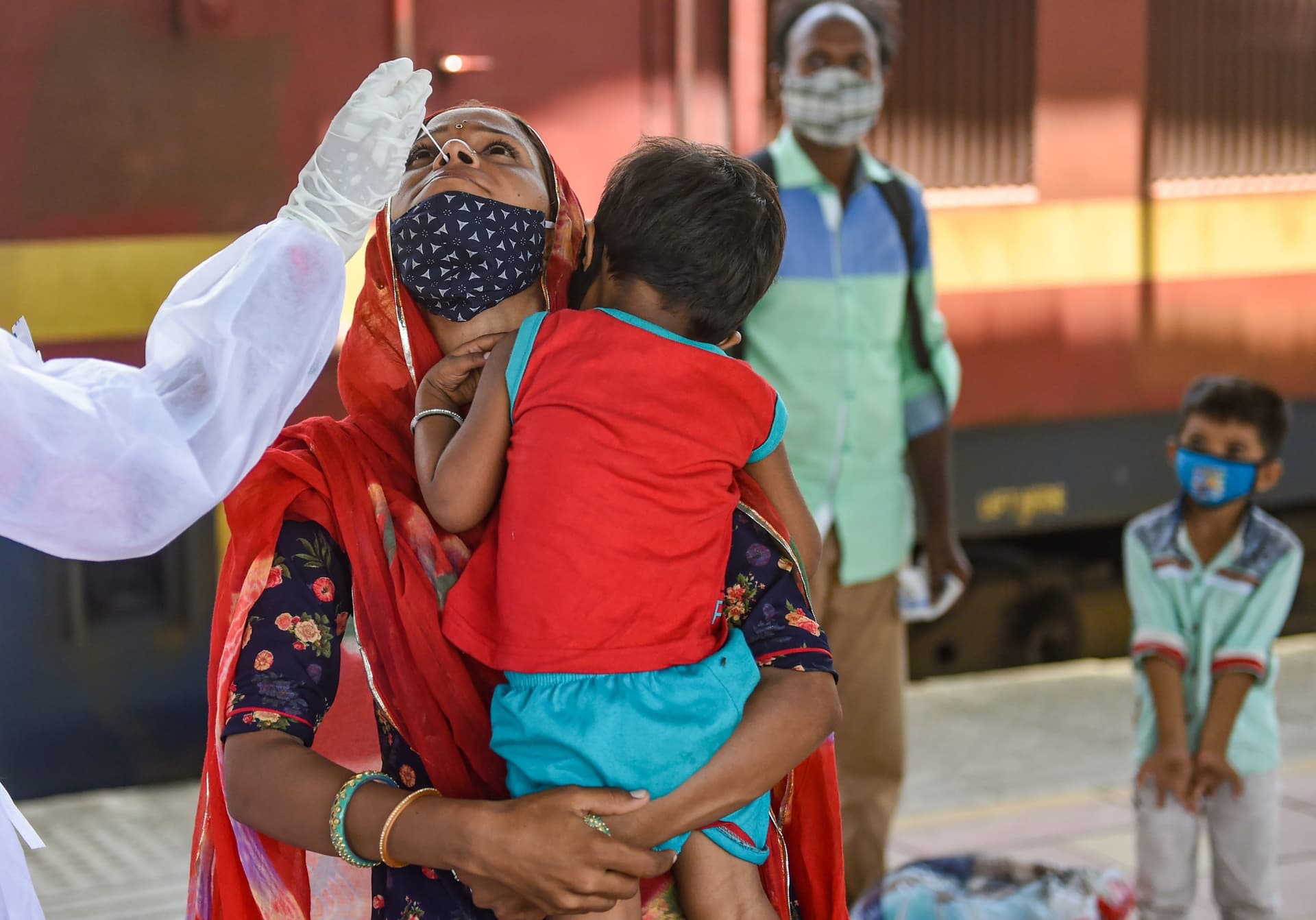 Coronavirus in India : देश में फिर बढ़ा मौतों का आंकड़ा, पिछले 24 घंटे में 955 कोरोना मरीजों की मौत, इन 5 राज्यों में सबसे ज्यादा नए केस