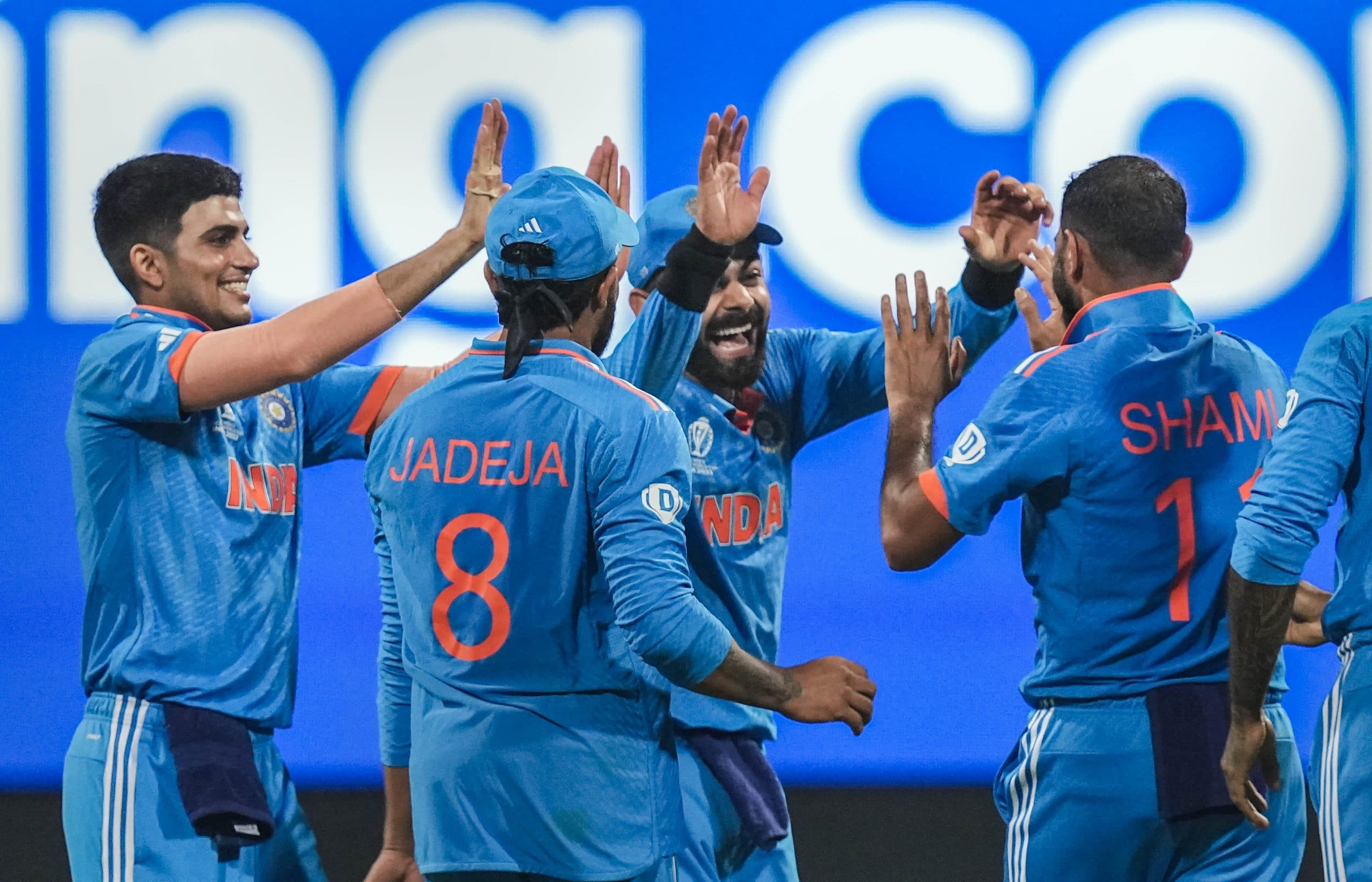 मोहम्मद शमी और सिराज ने तोड़ी श्रीलंकाई बल्लेबाजों की कमर, भारत ने दर्ज की 302 रनों से रिकॉर्ड जीत