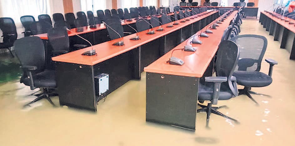 Bihar Flood 2021 : उत्तर बिहार में भारी बारिश से नदियां उफनायीं, बेतिया समाहरणालय में घुसा गंडक का पानी