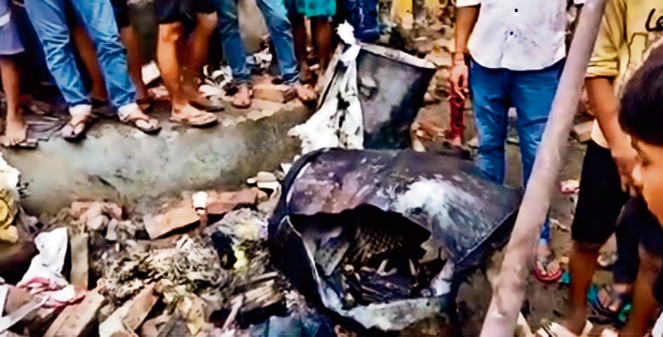 बिहार: अचानक विस्फोट से थर्राया गोपालगंज का ये इलाका, कई घरों में आईं दरारें, एक महिला झुलसी
