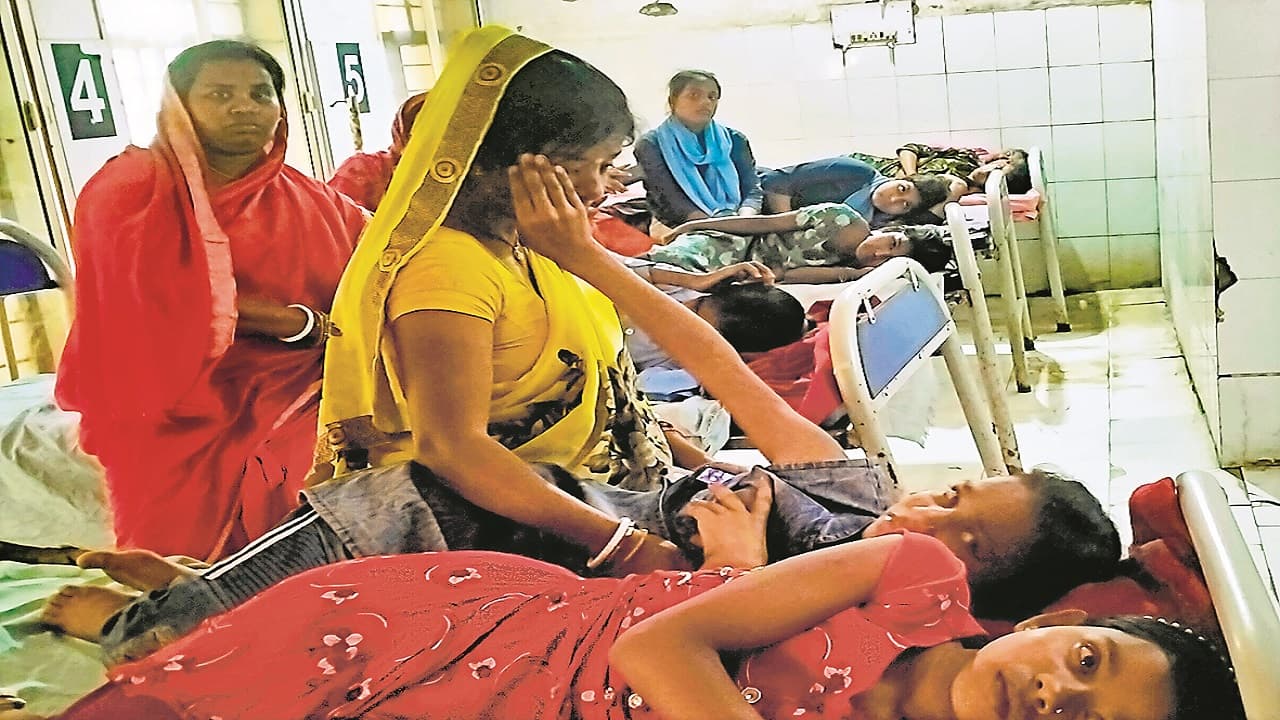 Bihar: हाजीपुर में मिड डे मील खाने से 40 बच्चे बीमार, चार की स्थिति गंभीर, आक्रोशित परिजनों ने जमकर काटा बवाल