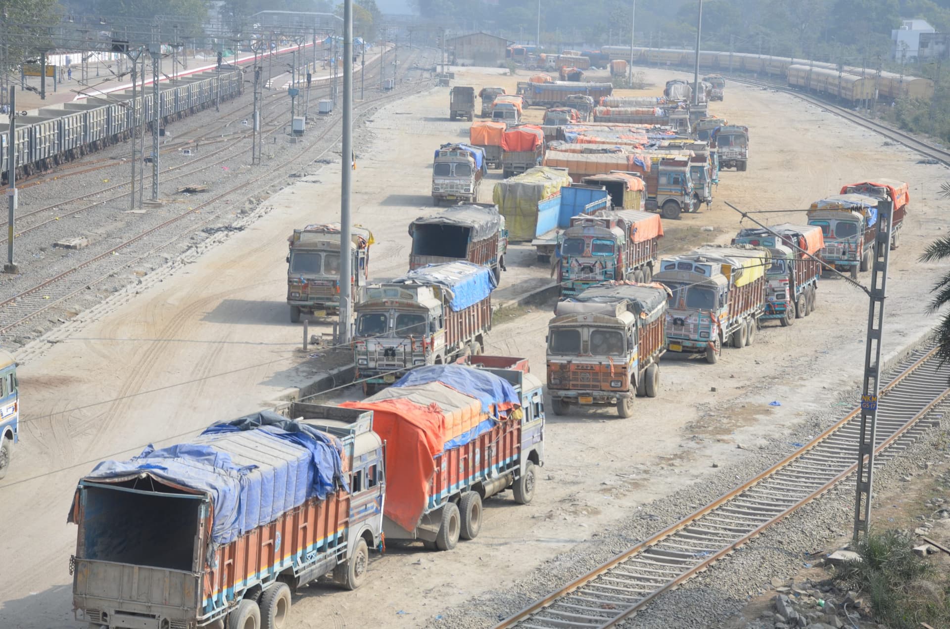 हिट एंड रन कानून के विरोध में ट्रक चालकों की हड़ताल से जरूरी सामानों की होगी किल्लत