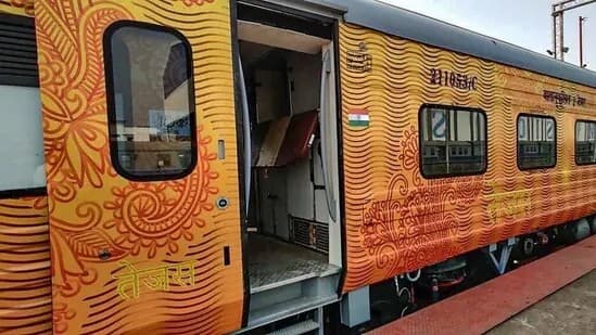 Indian Railways: दिल्ली के लिए 14 नवंबर से चलेगी तेजस एक्सप्रेस, इन ट्रेनों में लगेंगे Extra कोच, देखें लिस्ट