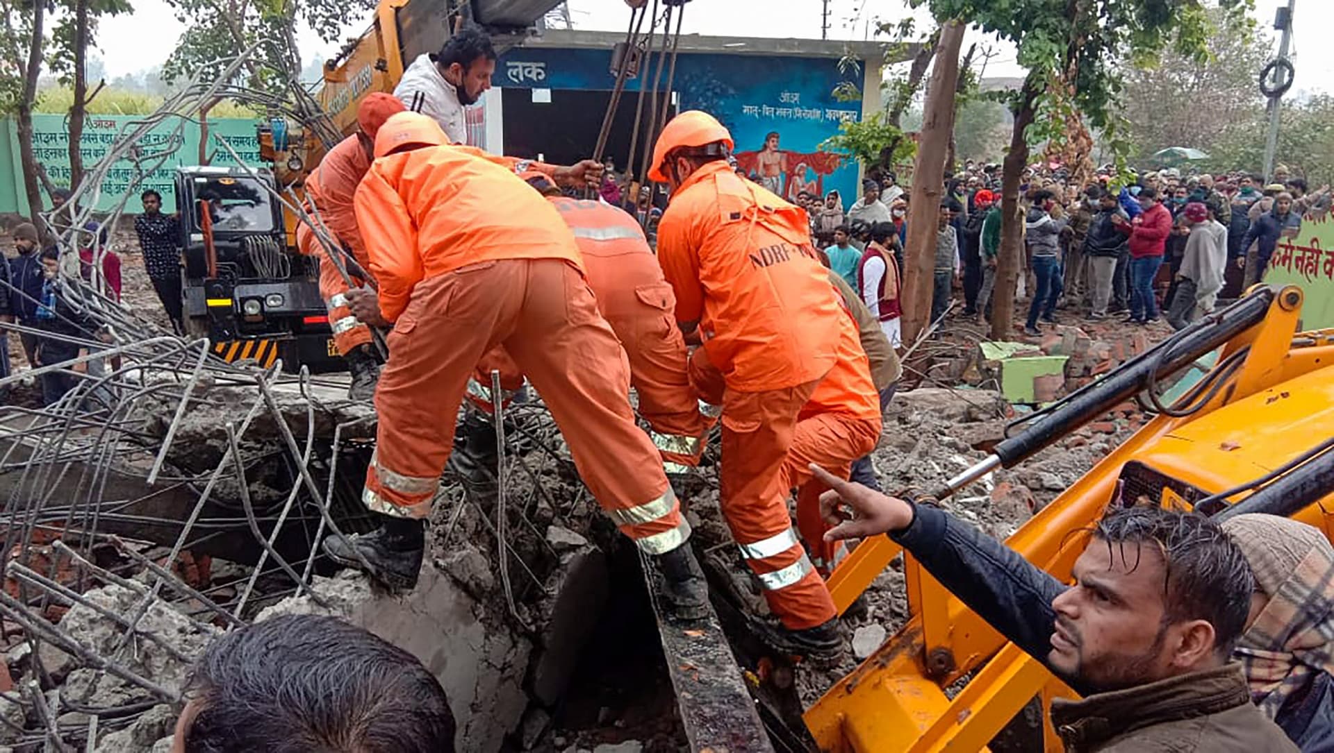 UP News Update : श्मशान घाट हादसे की जांच SIT करेगी, योगी सरकार का फैसला