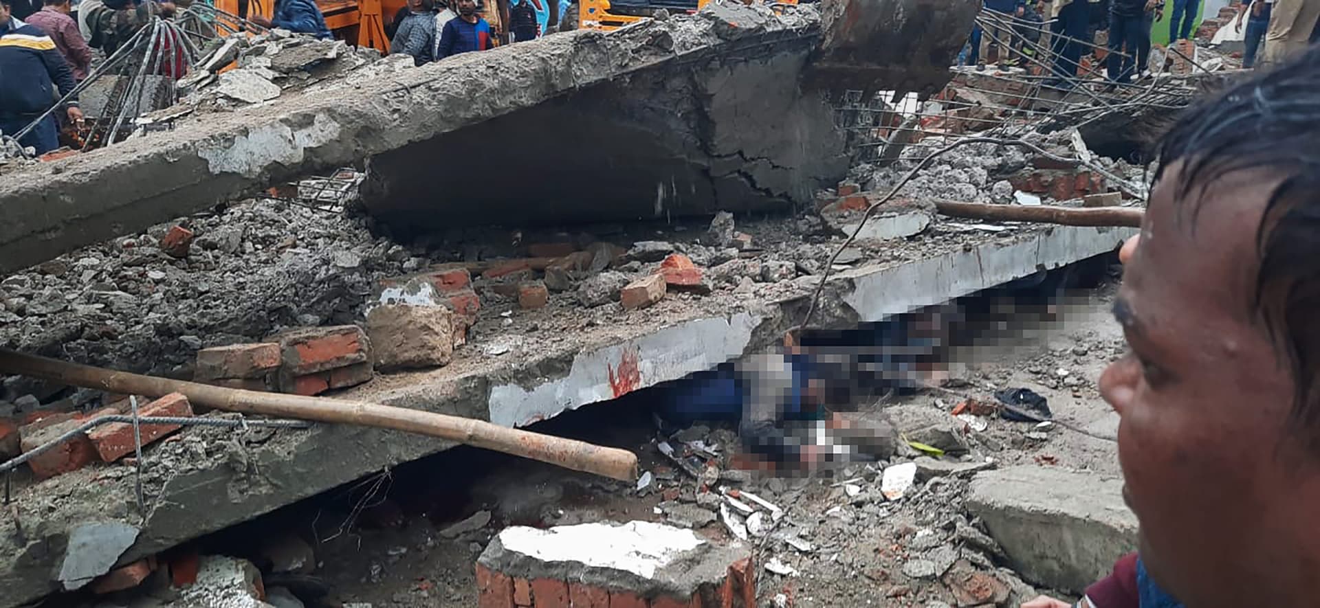 गाजियाबाद के मुरादनगर में श्मशान घाट पर छत ढहने से 23 लोगों की मौत, 15 घायल