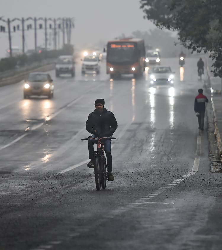 Weather Forecast Updates:दिल्ली में बढ़ेगी सर्दी, यूपी-बिहार-झारखंड सहित इन राज्‍यों में फिर बदलेगा मौसम