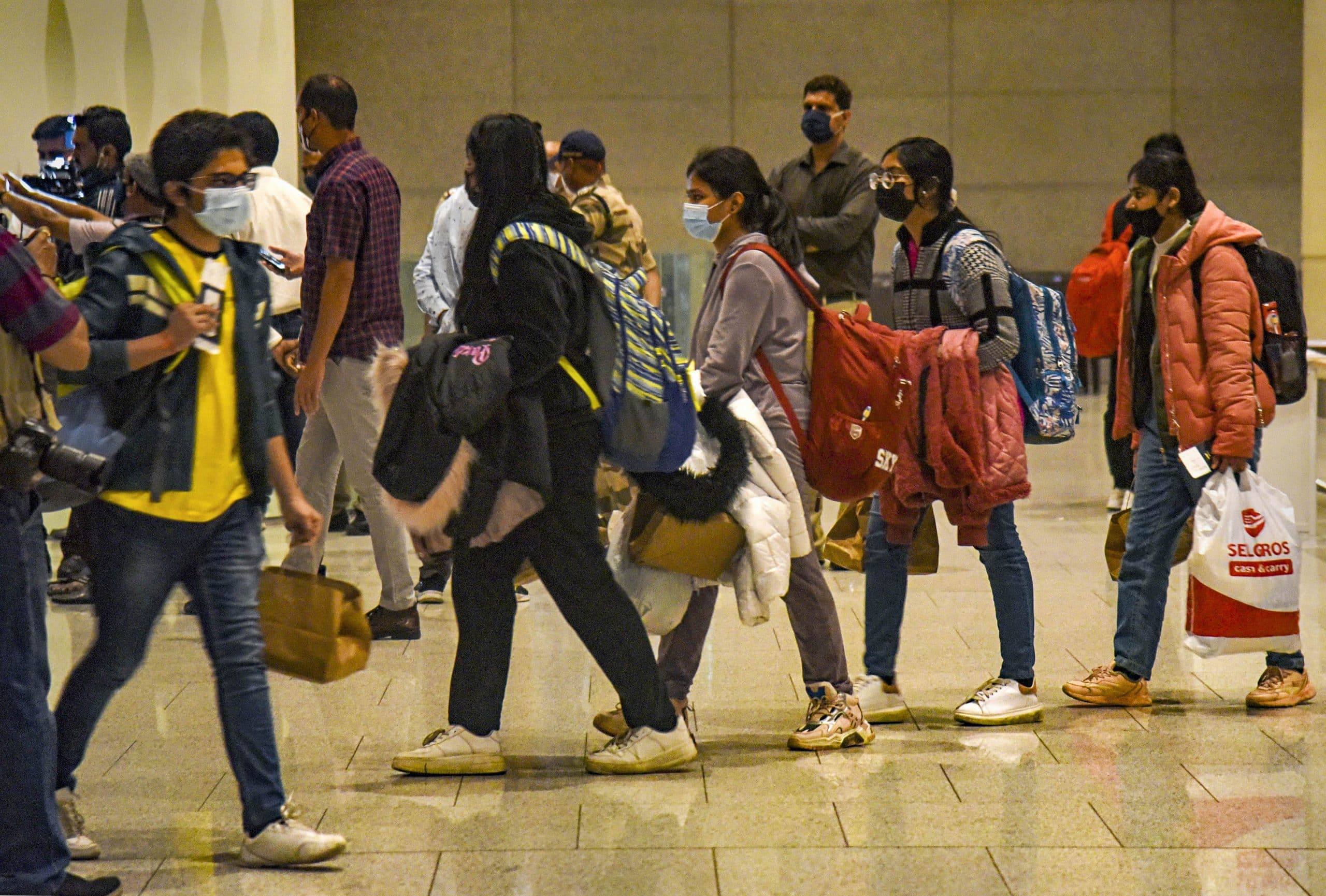 Russia Ukraine War : जब भारत का झंडा लेकर यूक्रेन से निकले पाकिस्तानी छात्र, ऐसे बनाया तिरंगा