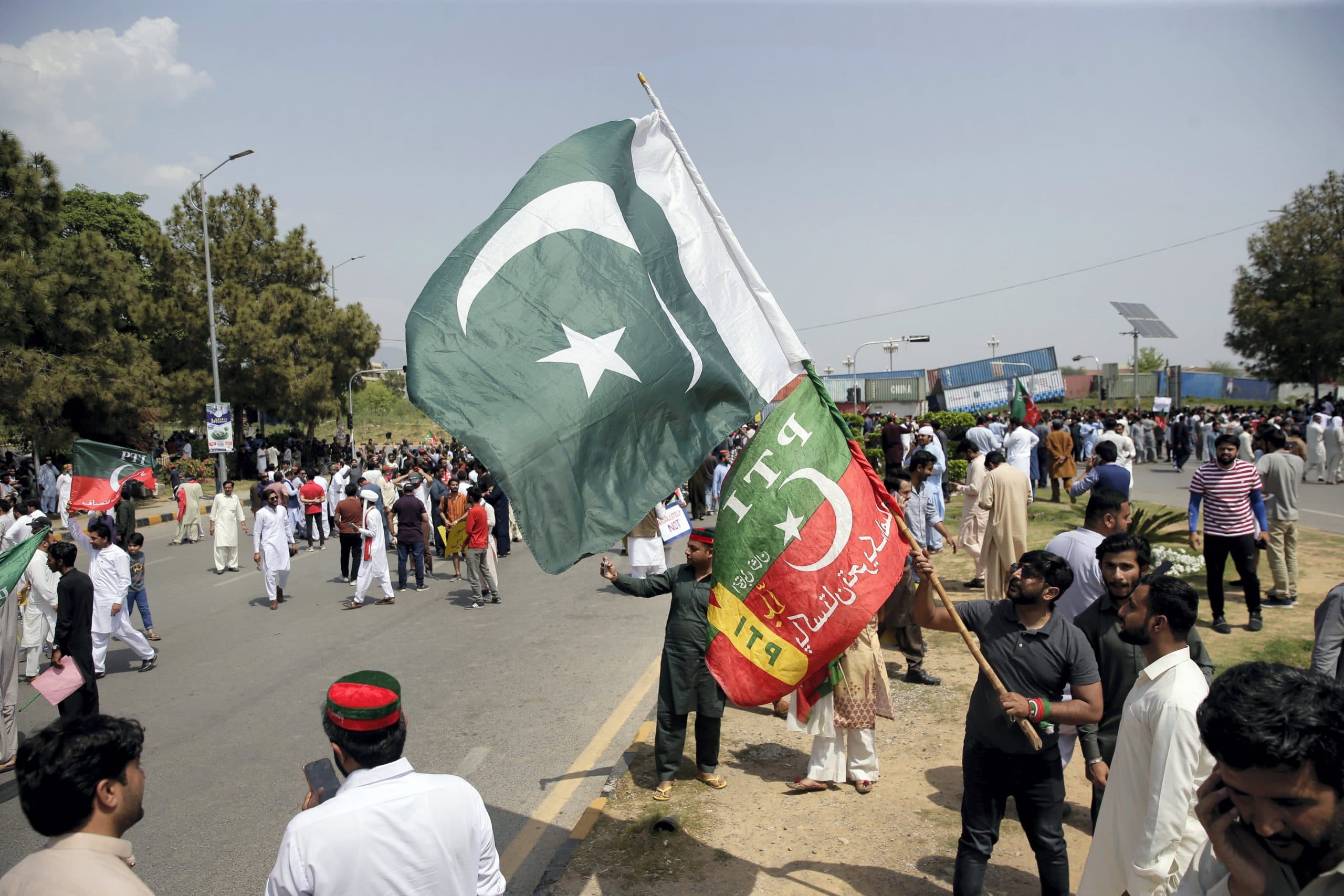 पाकिस्‍तान को अमेरिका से लगता है डर ? इमरान खान मामले पर पाक सेना ने जानें क्‍या कहा