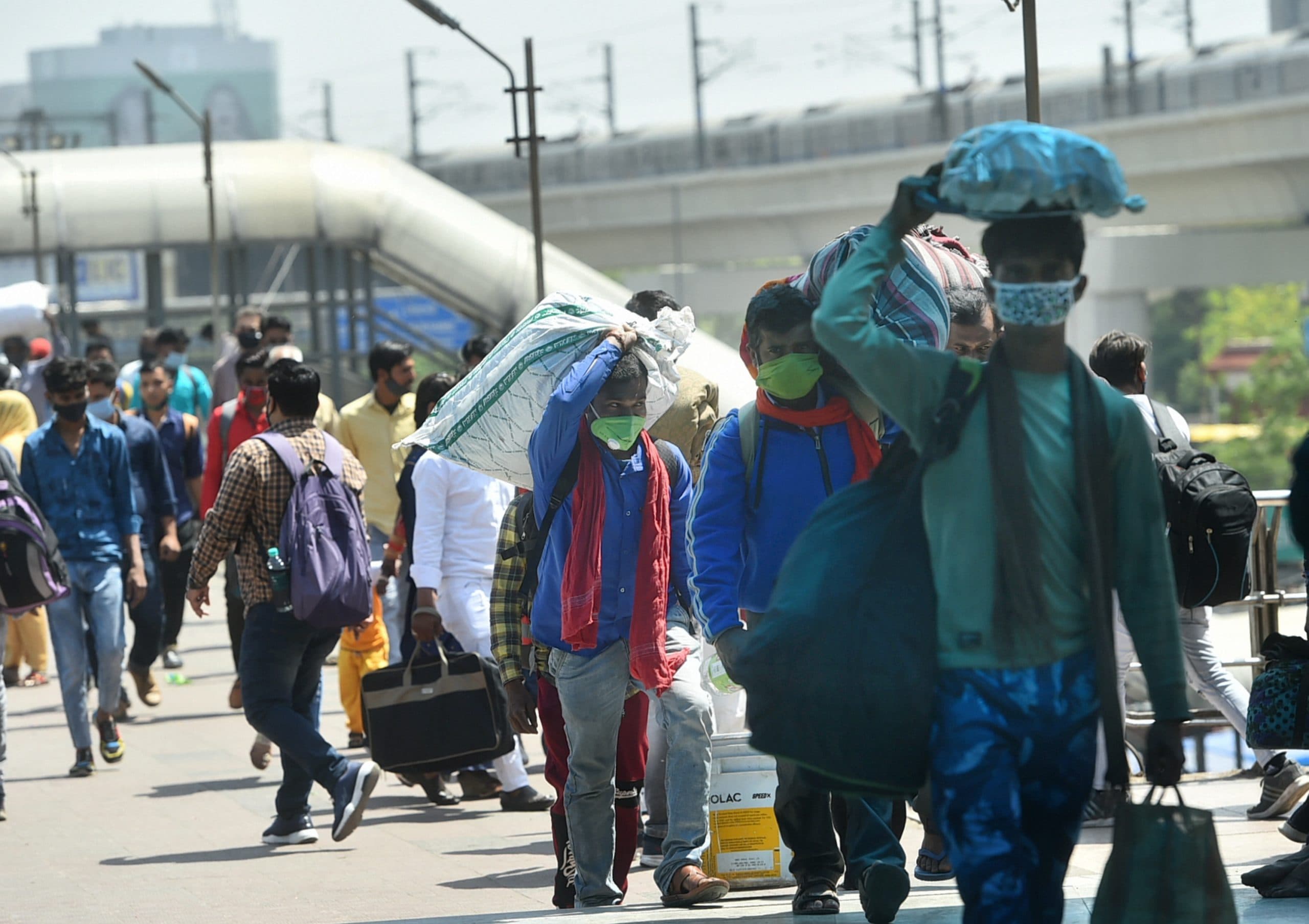 Coronavirus Lockdown Update : क्या मुंबई में लगेगा लॉकडाउन ? स्टेशनों पर बिहार, यूपी लौटने वालों की संख्या अचानक बढ़ी