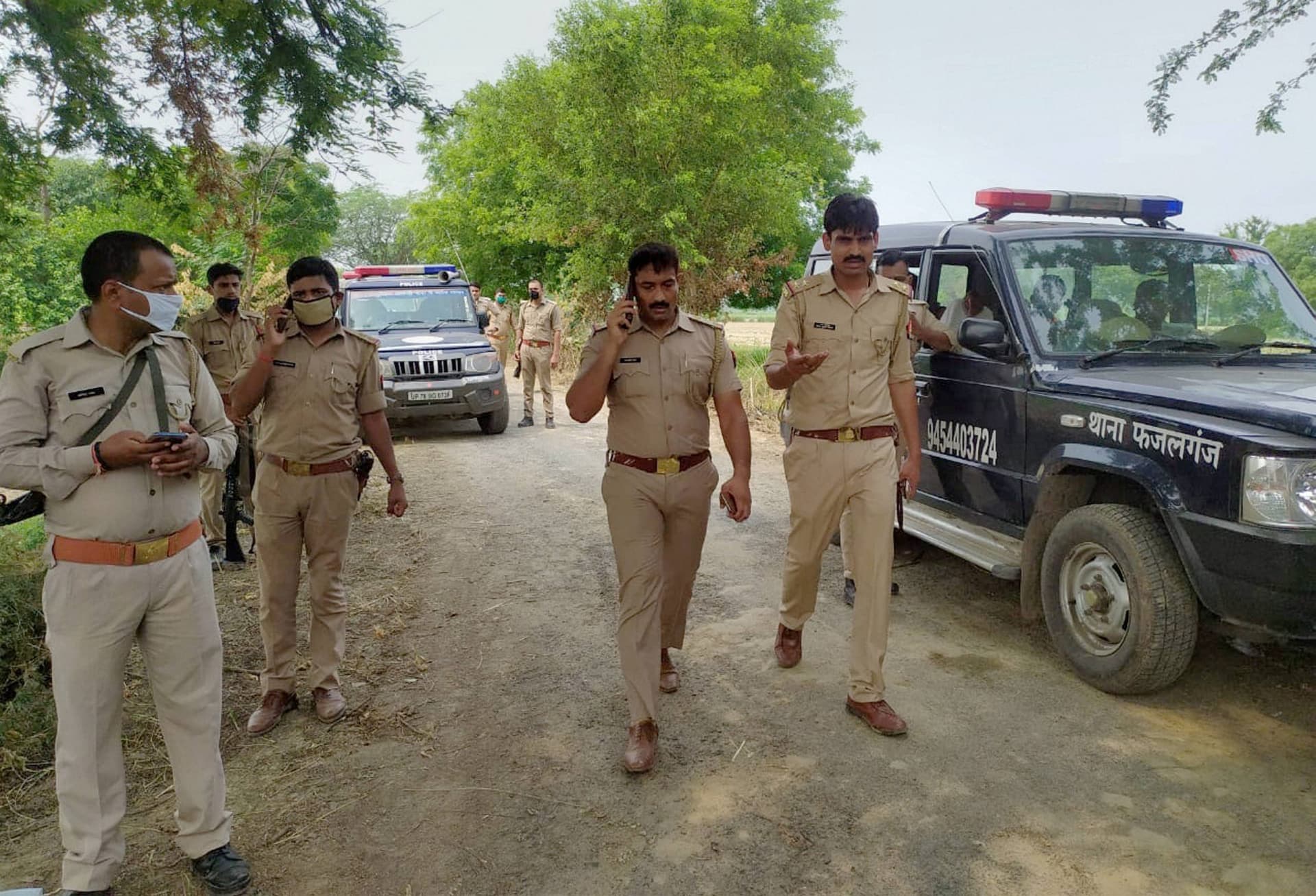 Kanpur Encounter : आठ पुलिसकर्मियों पर विकास दुबे के लिए मुखबिरी का शक