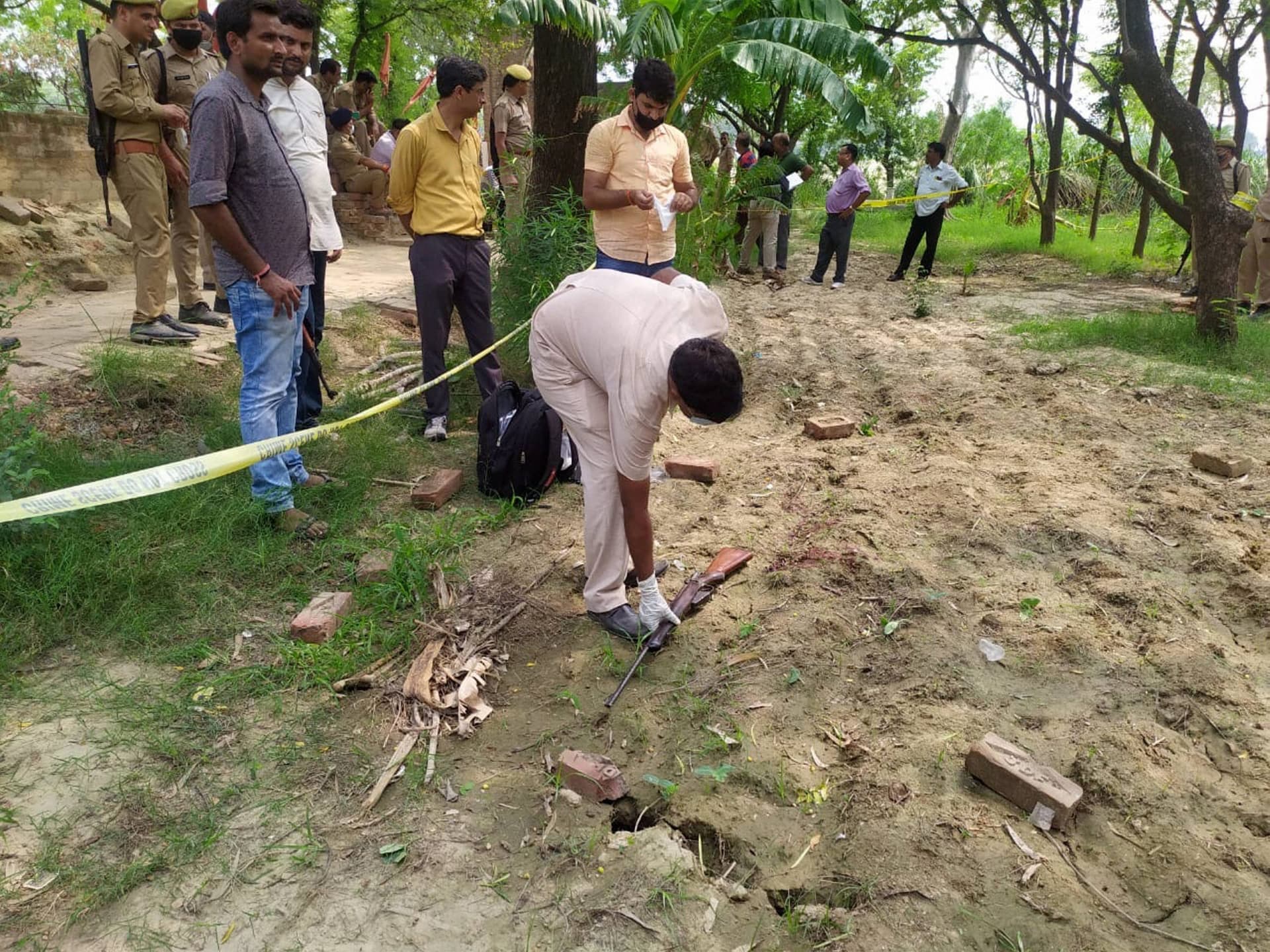 कानपुर मुठभेड़: विकास दुबे की दरिंदगी, पुलिसकर्मियों के शव जलाने का था प्लान और…