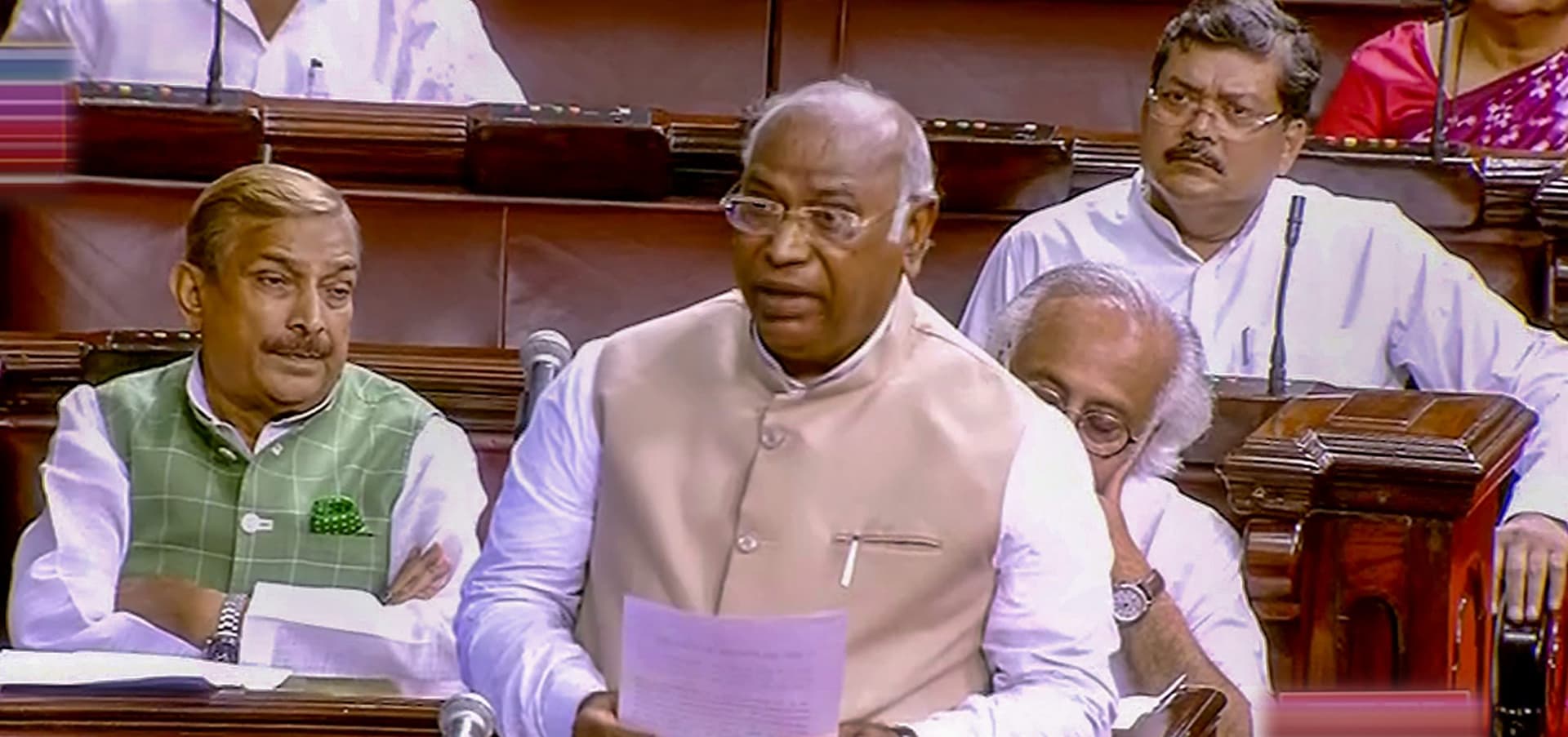 राज्यसभा में पीयूष गोयल और मल्लिकार्जुन खड़गे के बीच तीखी बहस, बोले राहुल गांधी- हम डरते नहीं